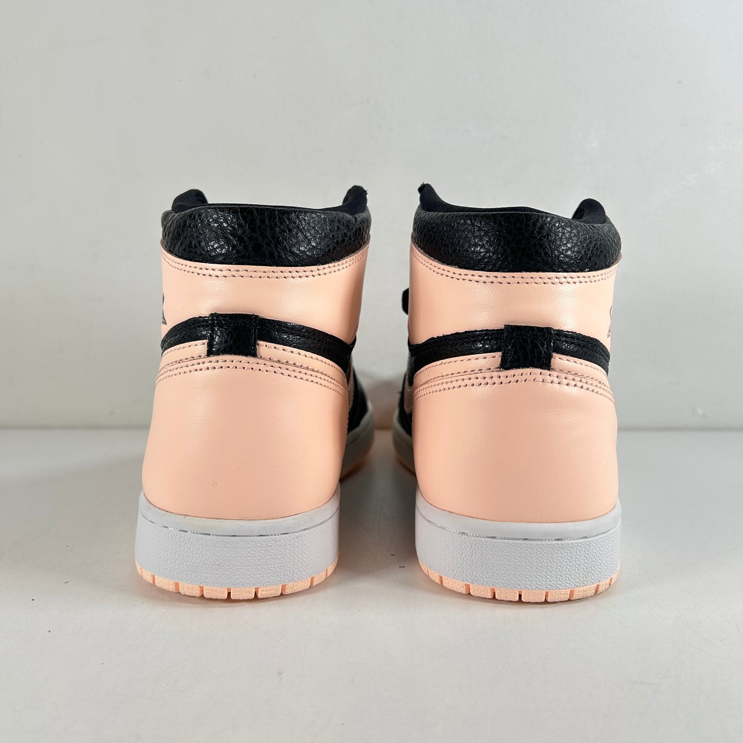 555088 081 Jordan 1 Retro High Black Crimson Tint [USED] - 10 M (Used)