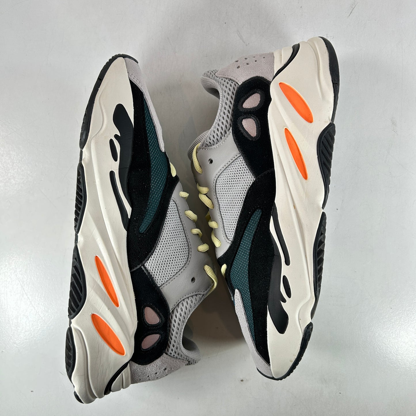 B75571 Yeezy 700 Wave Runner [USED] - 9.5 M (VNDS)