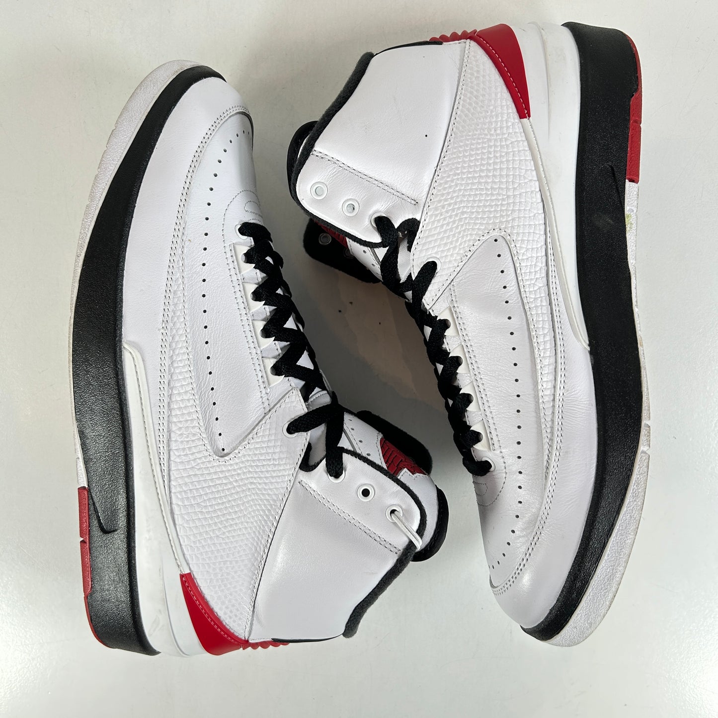 DX2454 106 Jordan 2 Retro OG Chicago (2022) [USED] - 10.5 M (Used3)