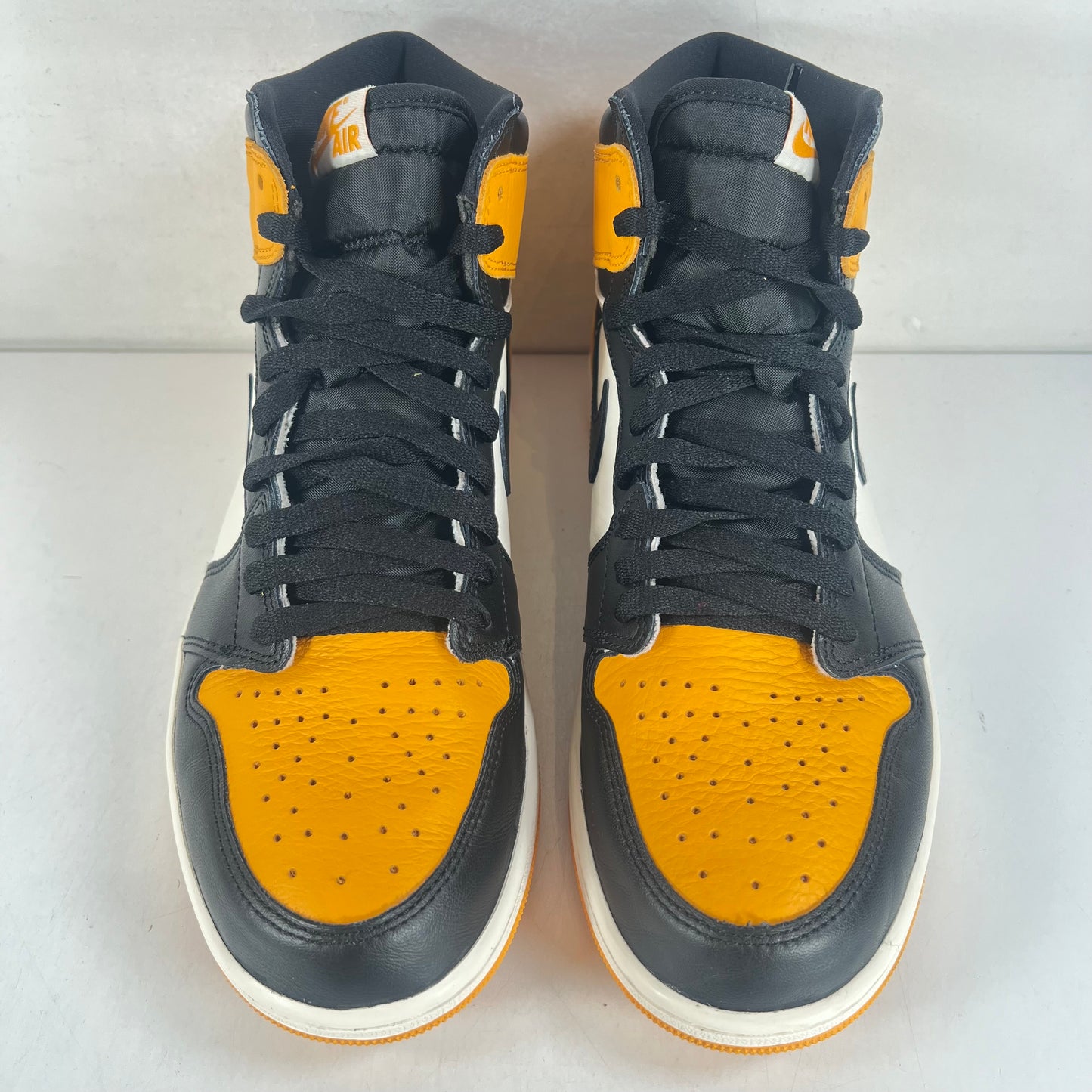 555088 711 Jordan 1 Retro High OG Punta amarilla