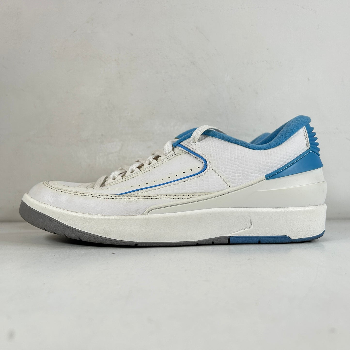 DV9956 104 Jordan 2 Retro Low UNC [USED] - 9 M (Used) (No Box)