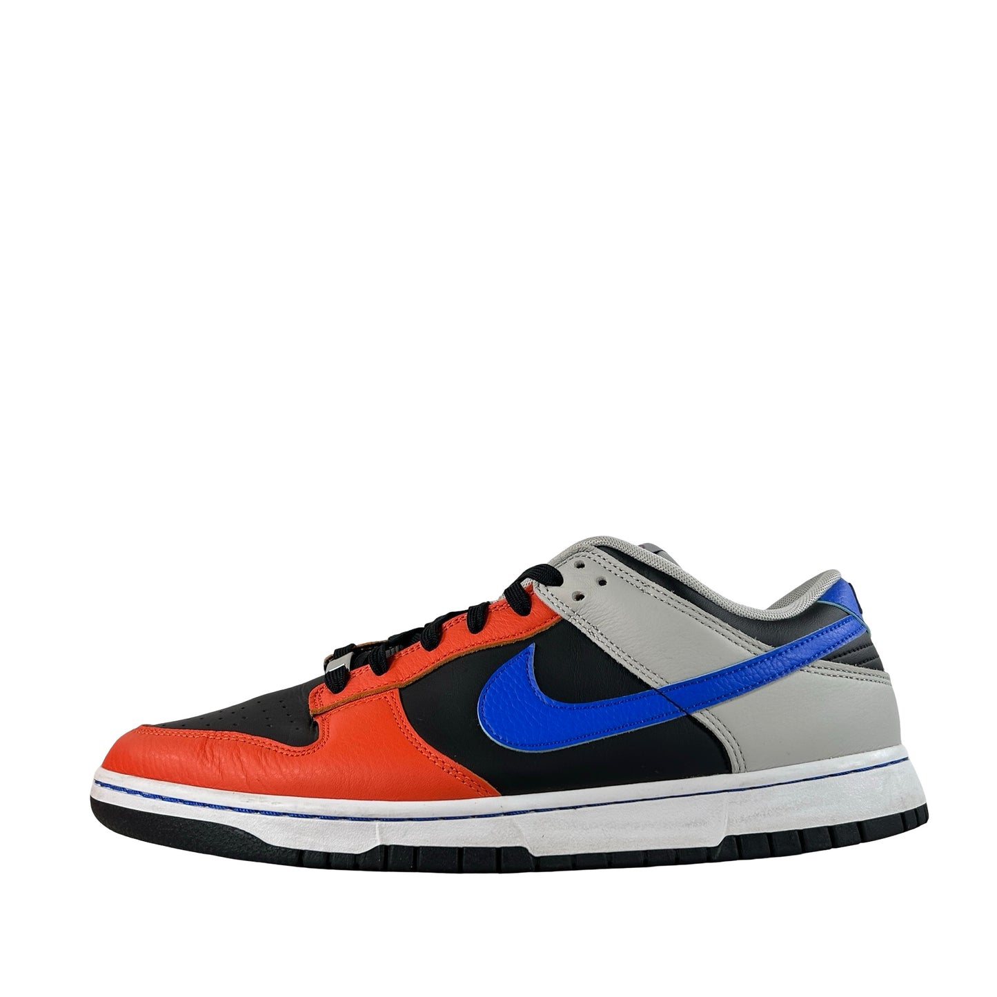 DD3363 002 Nike Dunk Low EMB NBA 75th Anniversary Knicks [USED] - 13 M (Used)