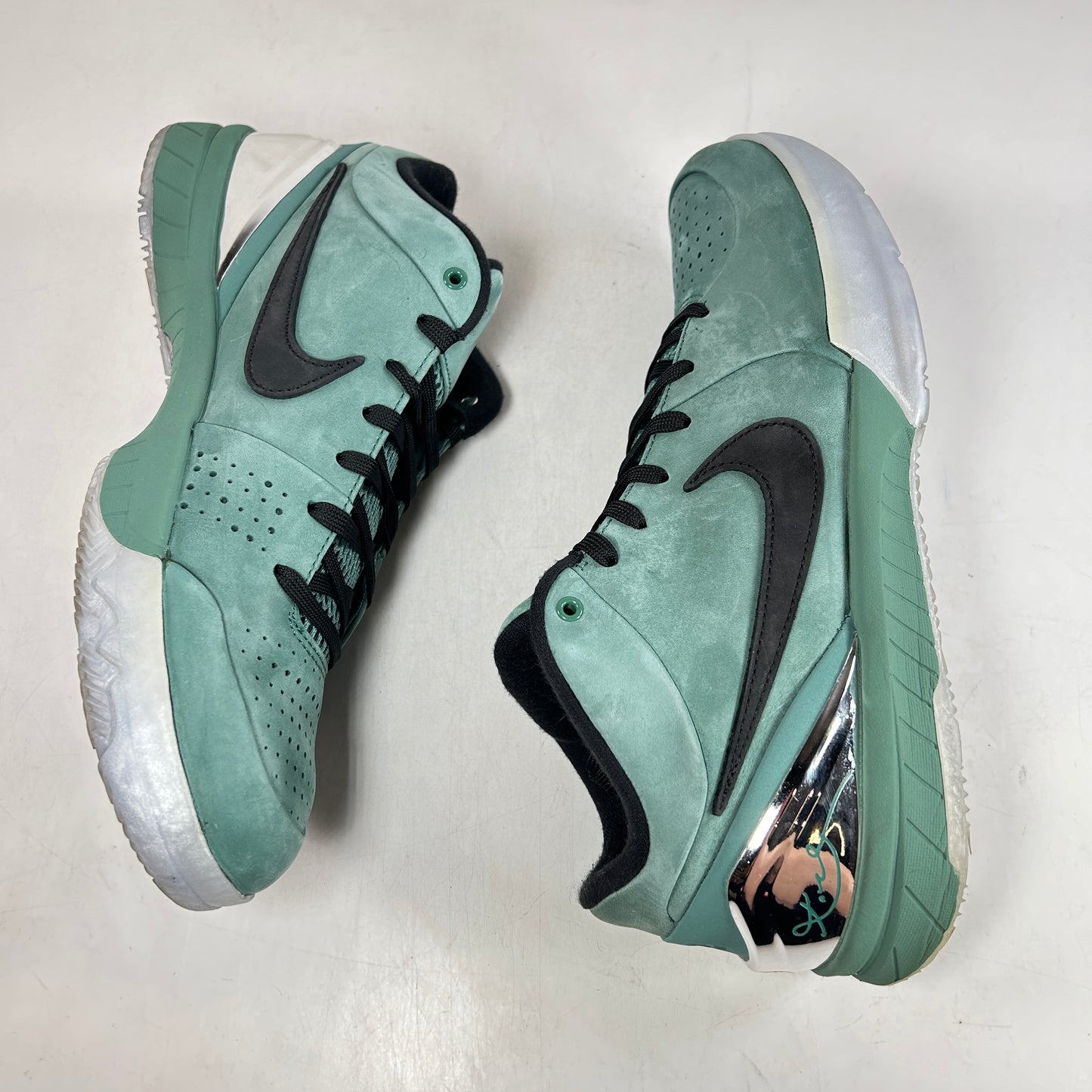 FQ3545 300 Nike Kobe 4 Protro Girl Dad [USED] - 10.5 M (Used)