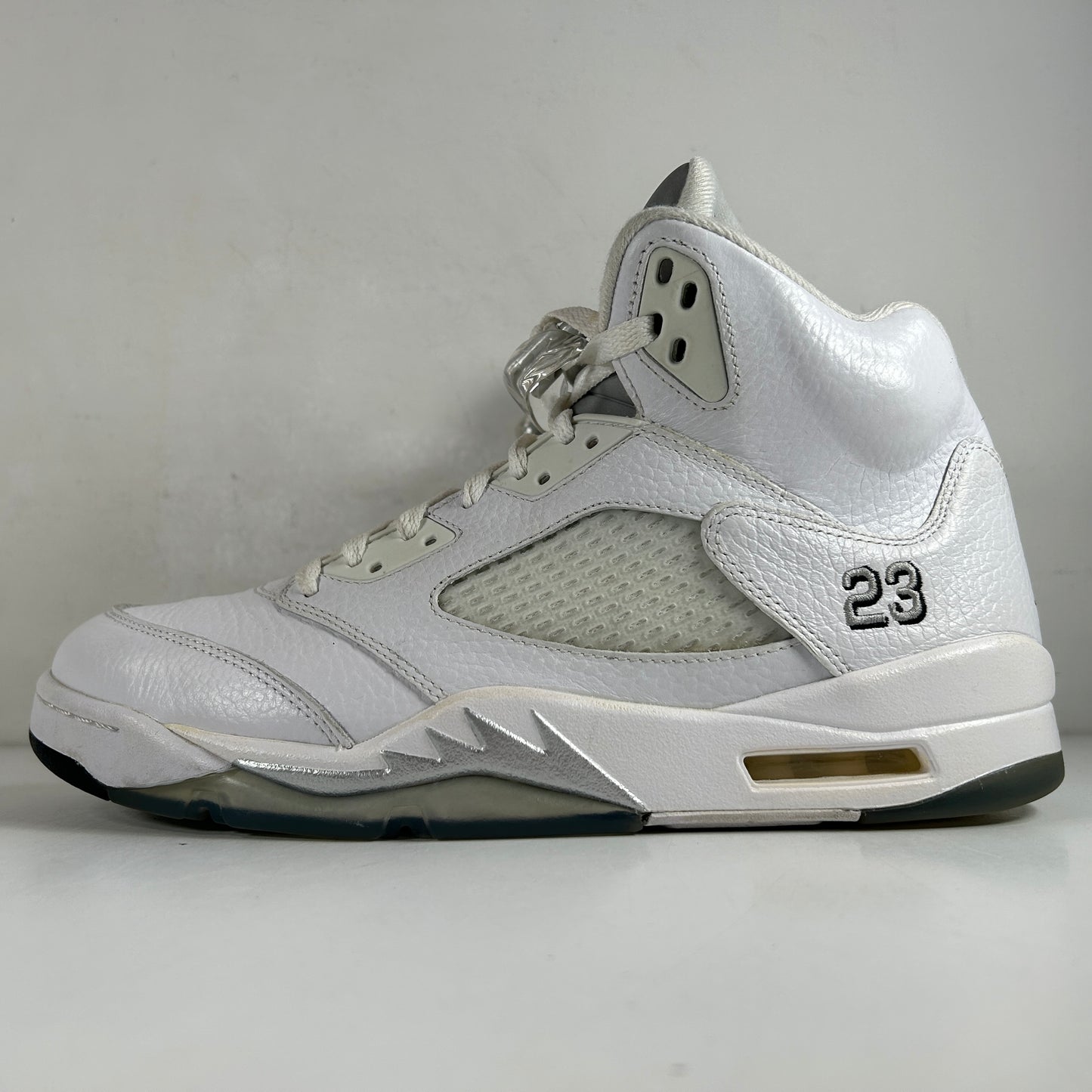 136027 130 Jordan 5 Retro Metallic White (2015) [USED] - 10 M (Used)