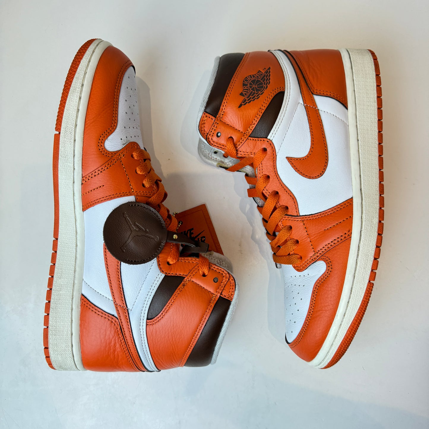 DO9369 101 Jordan 1 Retro High OG Starfish (Mujeres)