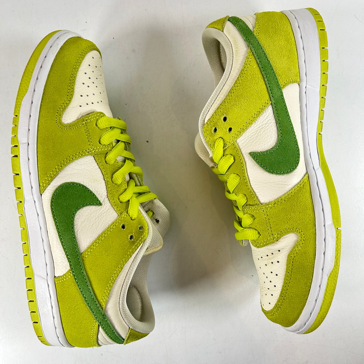 DM0807 300 Nike SB Dunk Low Green Apple [USED] - 8 M (Used)