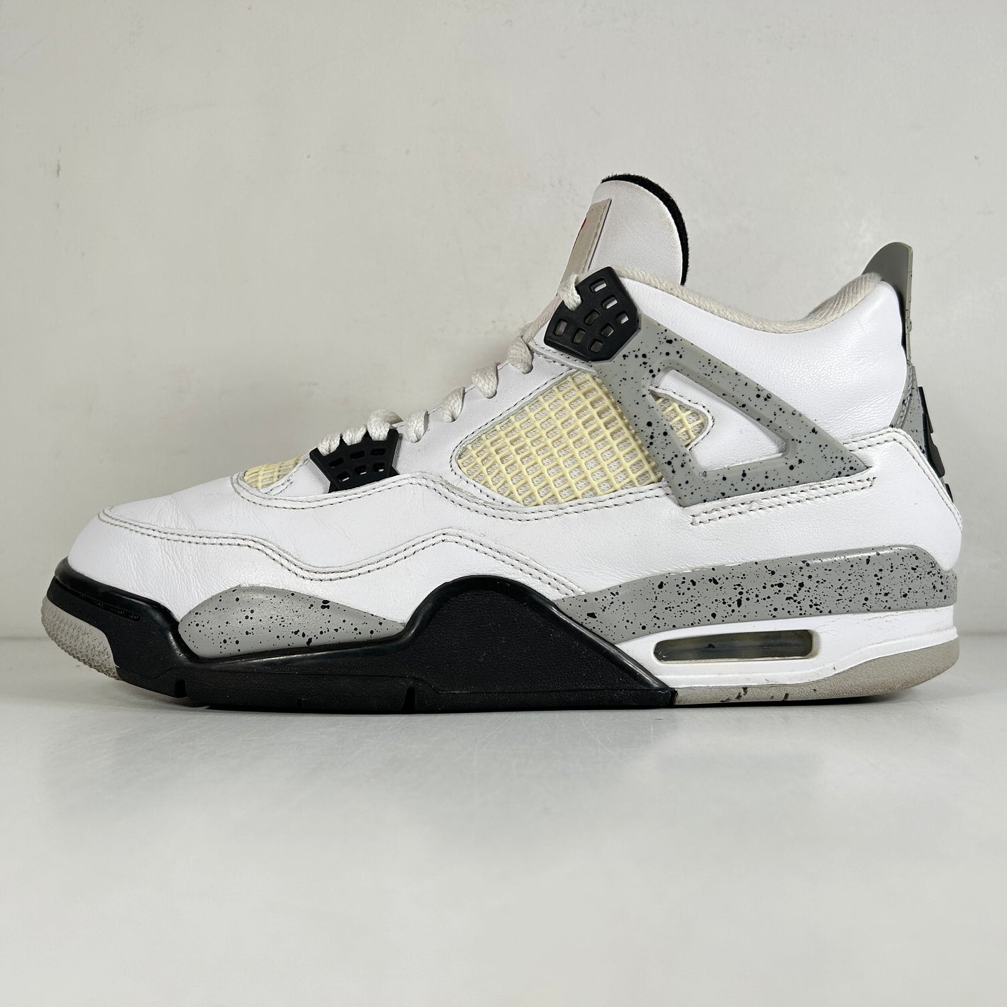 840606 192 Jordan 4 White Cement [USED] - 11 M (Used2)