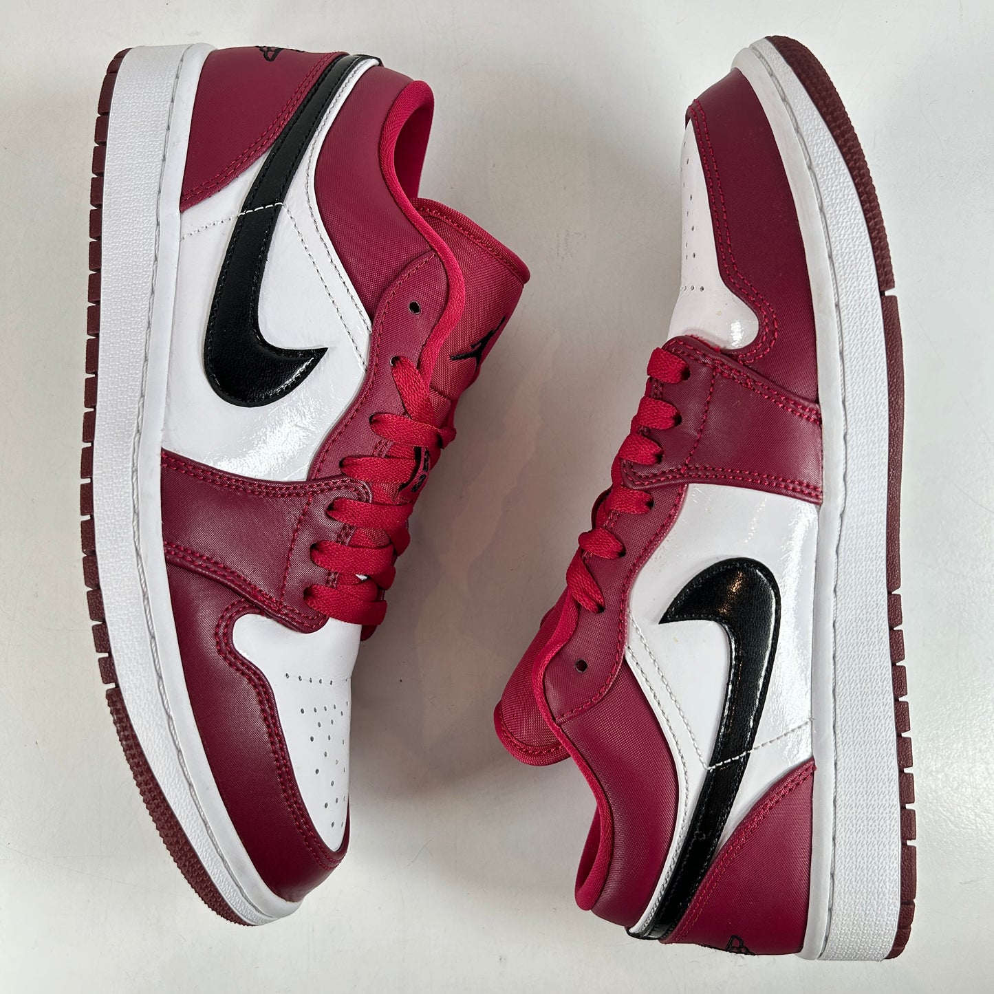 553558 604 Jordan 1 Low Noble Red [USED] - 9.5 M (Used)