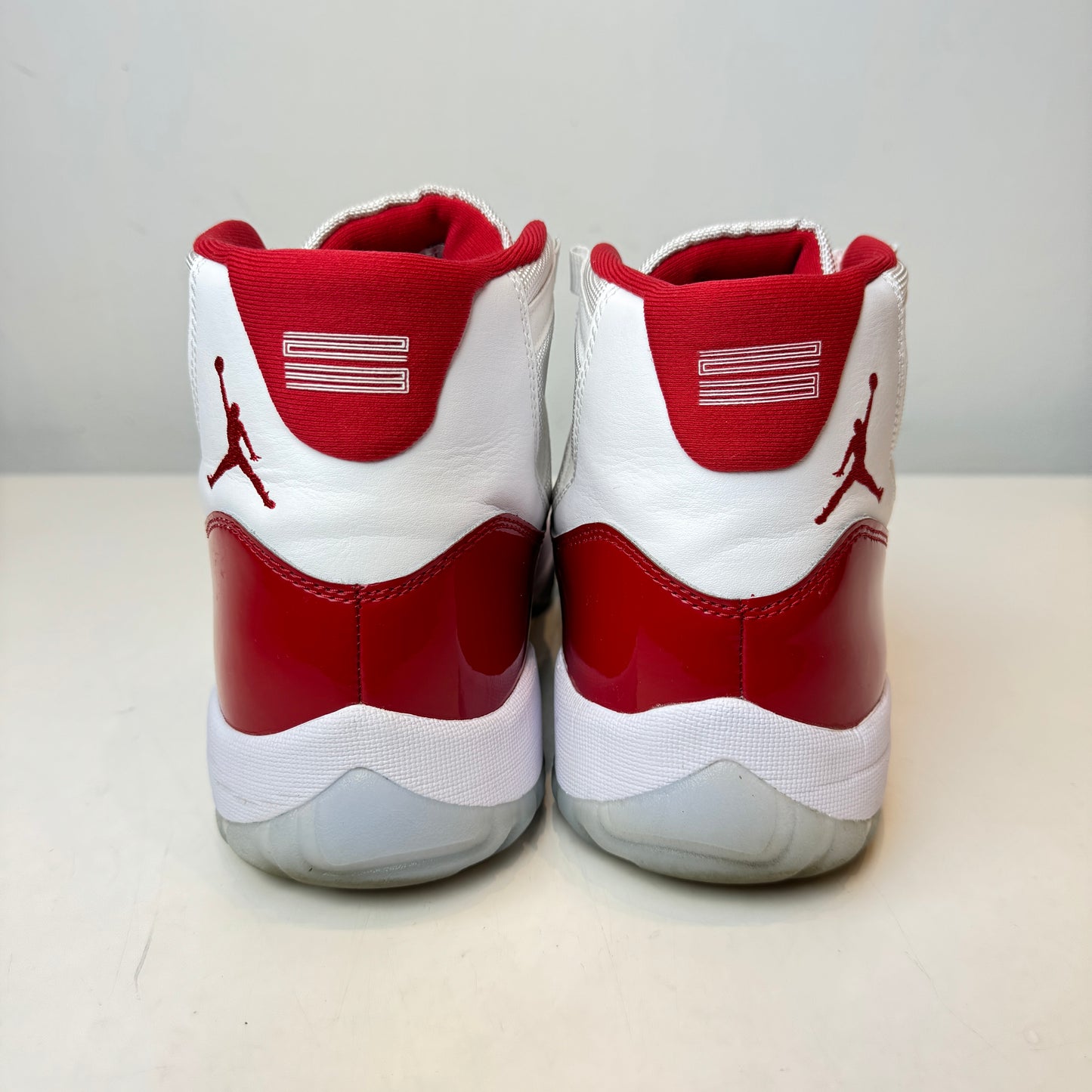 CT8012 116 Jordan 11 Retro Cereza (2022)