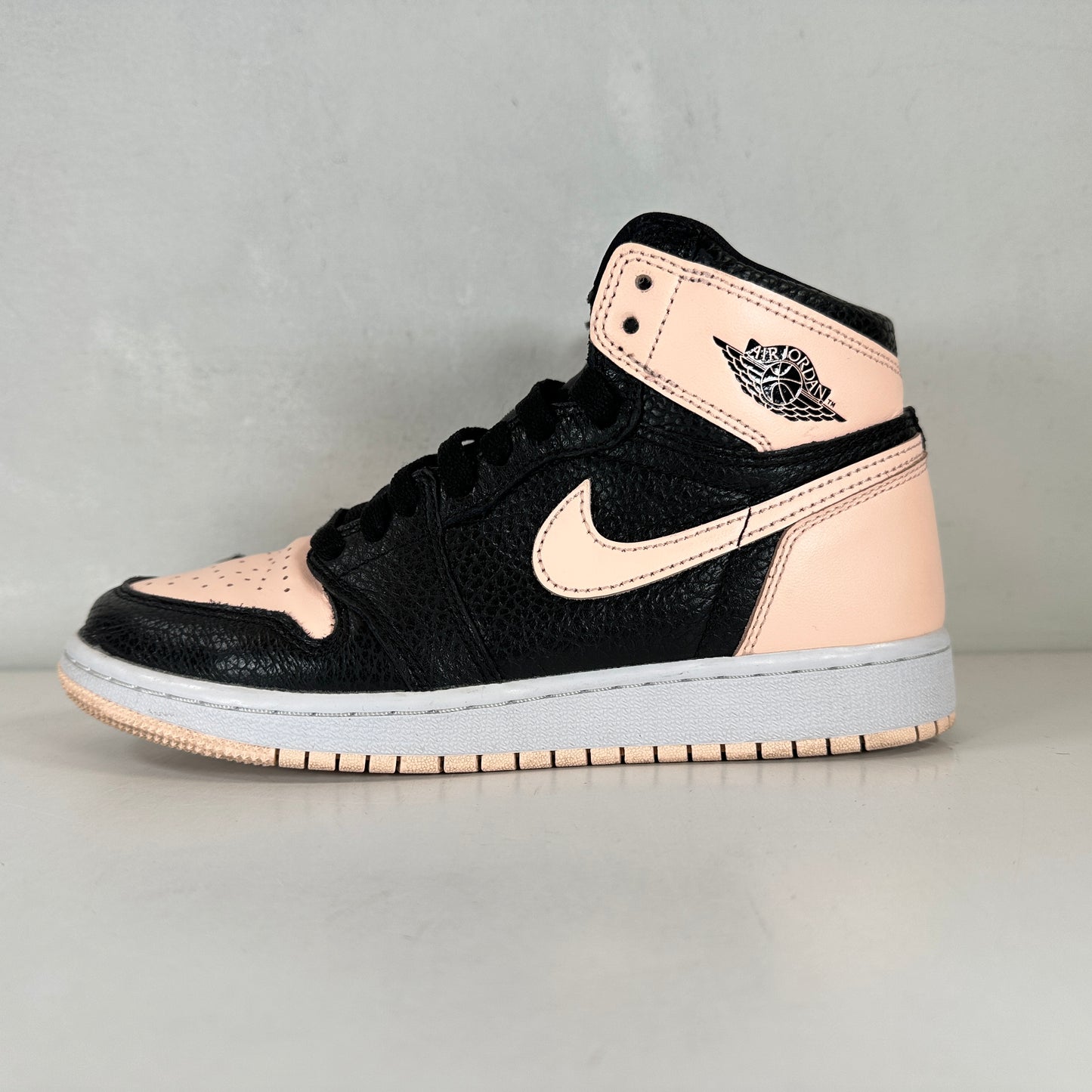 575441 081 Jordan 1 Retro High Black Crimson Tint [USED] - 4.5 Y (Used)