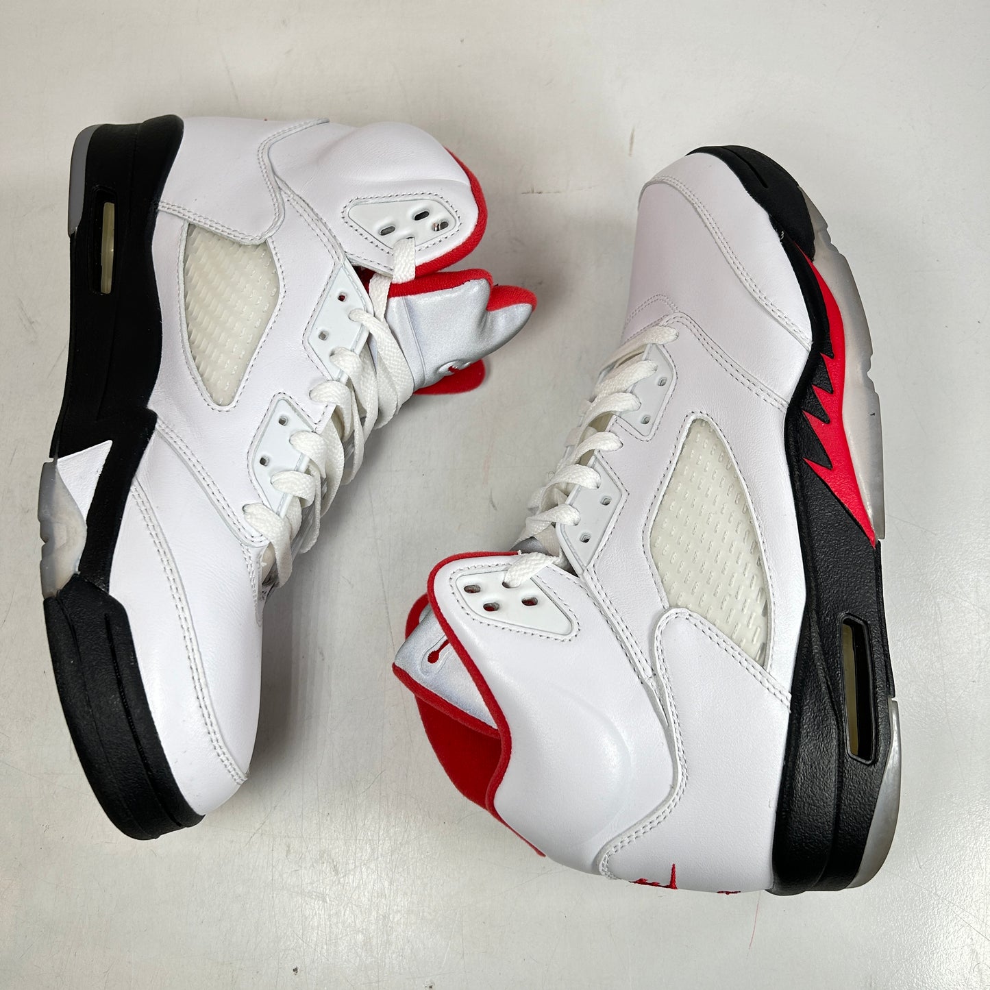 DA1911 102 Jordan 5 Fire Red [USED] - 10.5 M (Used)