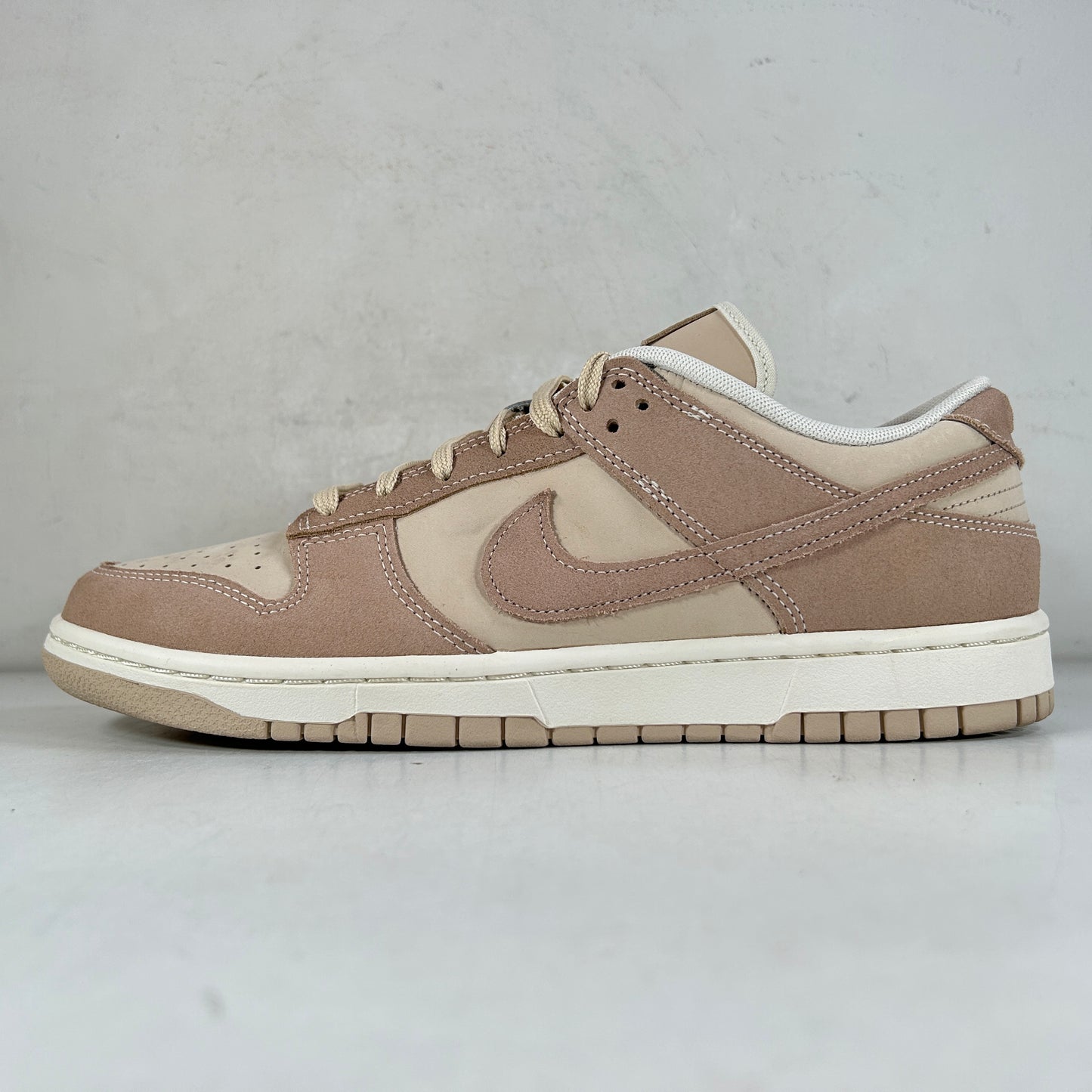 FD0873 126 Nike Dunk Low SE Sanddrift (W) [USED] - 12 W (Used)
