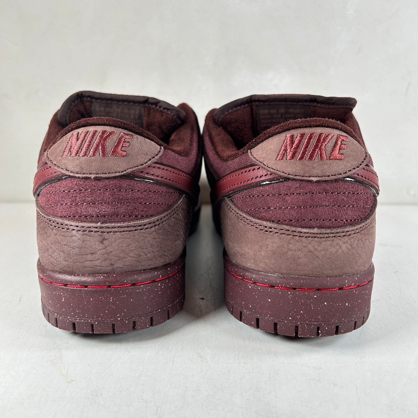 FN0619 600 Nike SB Dunk Low “City of Love” [USED] - 10.5 M (Used)