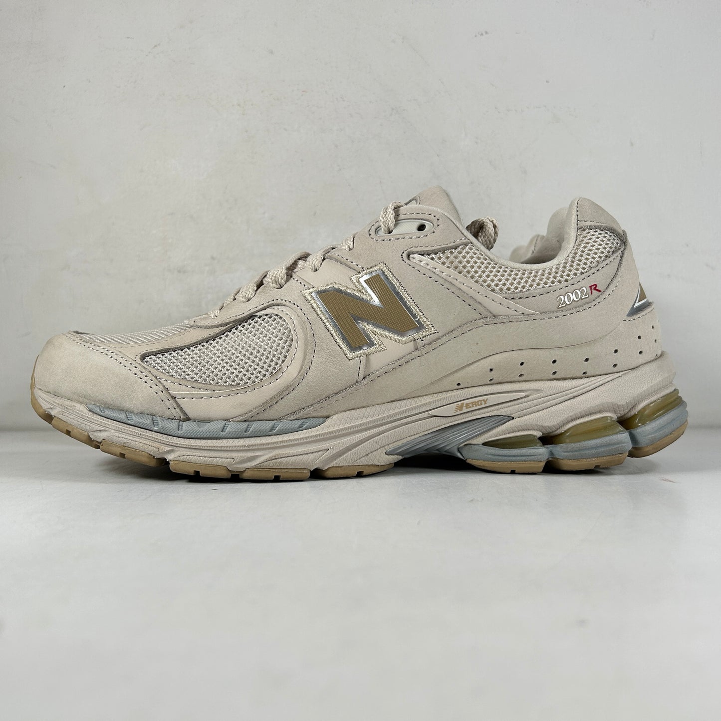 ML2002R3 New Balance 2002R White Beige [USED] - 11 M (Used)