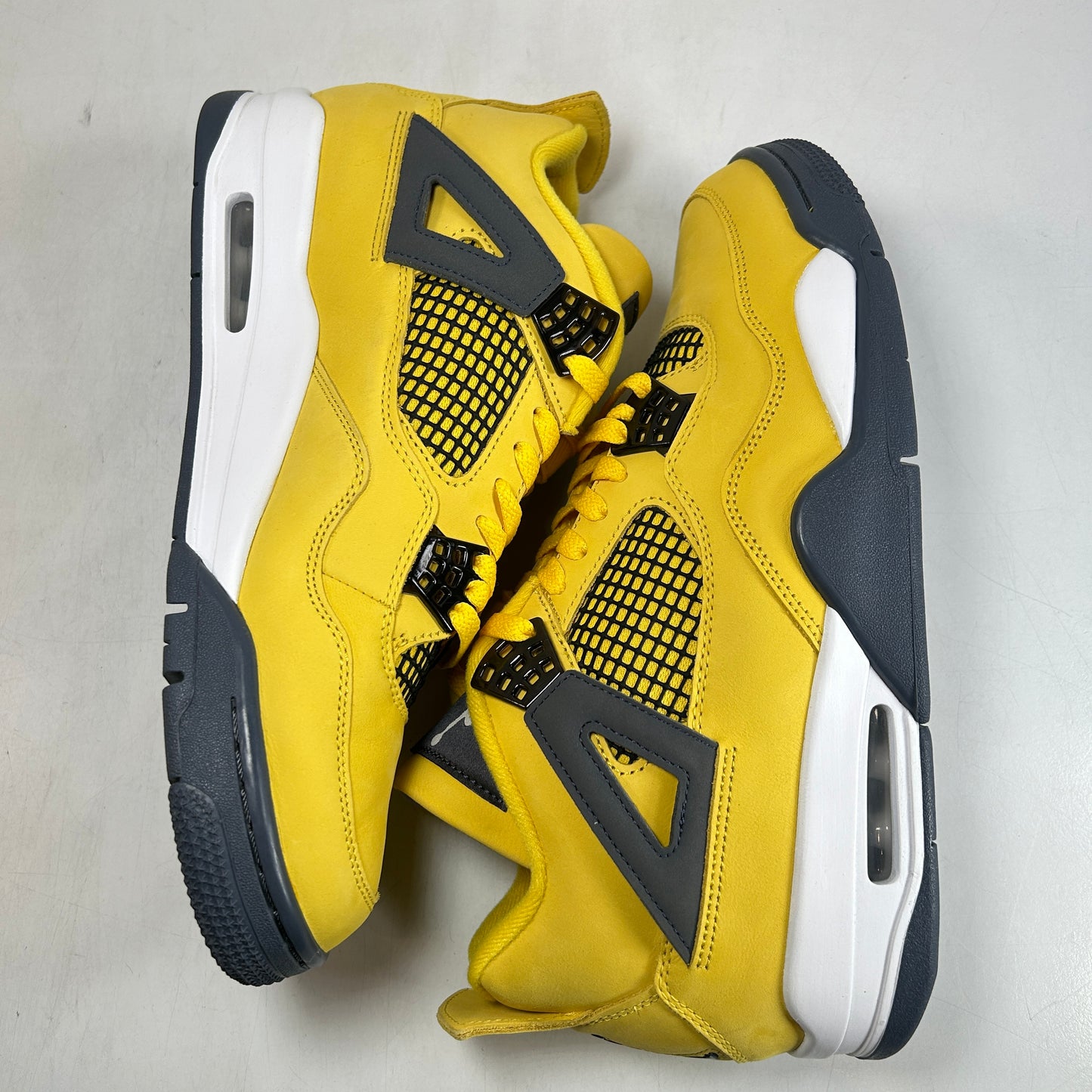 CT8527 700 Jordan 4 Retro Lightning (2021) [USED] - 10.5 M (VNDS)