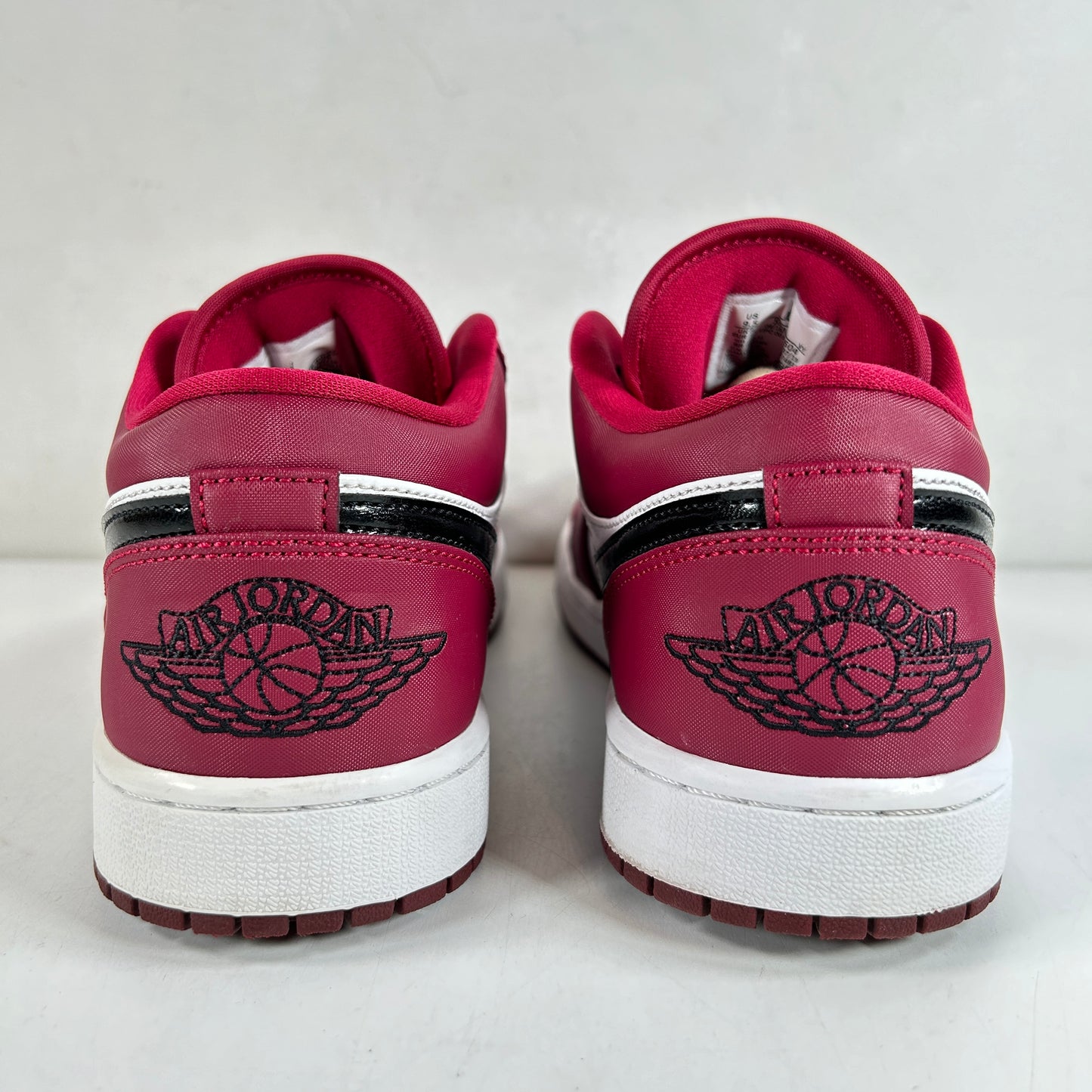 553558 604 Jordan 1 Low Noble Red [USED] - 9.5 M (Used)