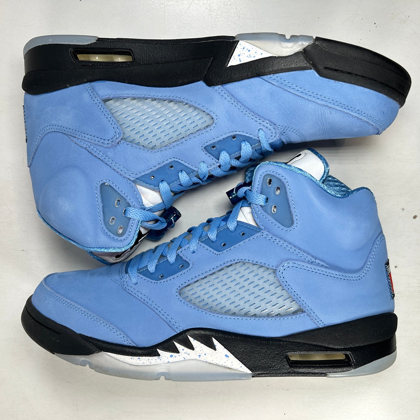 DV1310 401 Jordan 5 Retro UNC University Blue [USED] - 11 M (Used)