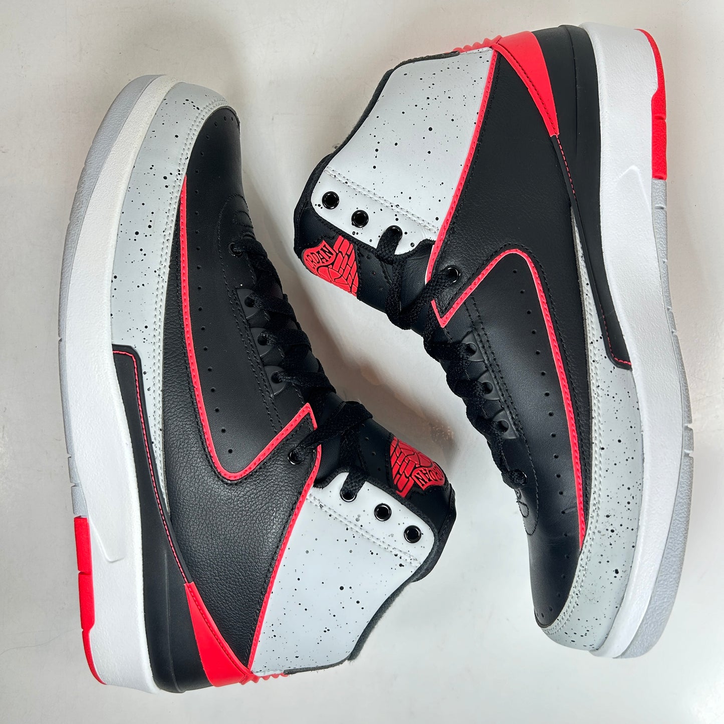 385475 023 Jordan 2 Retro Infrared Cement [USED] - 9.5 M (Used)