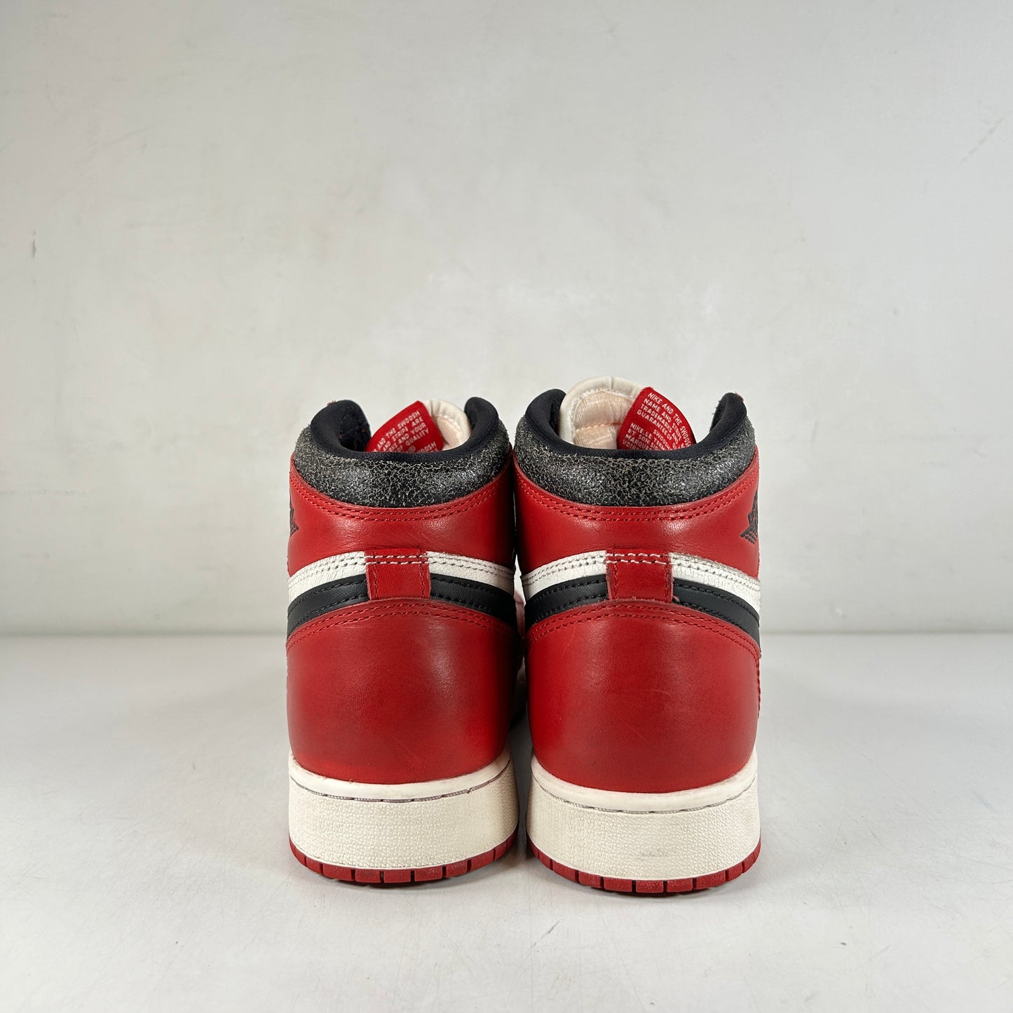 FD1437 612 Jordan 1 Retro High OG Chicago Lost and Found (GS) [USED] - 7 Y (Used4)