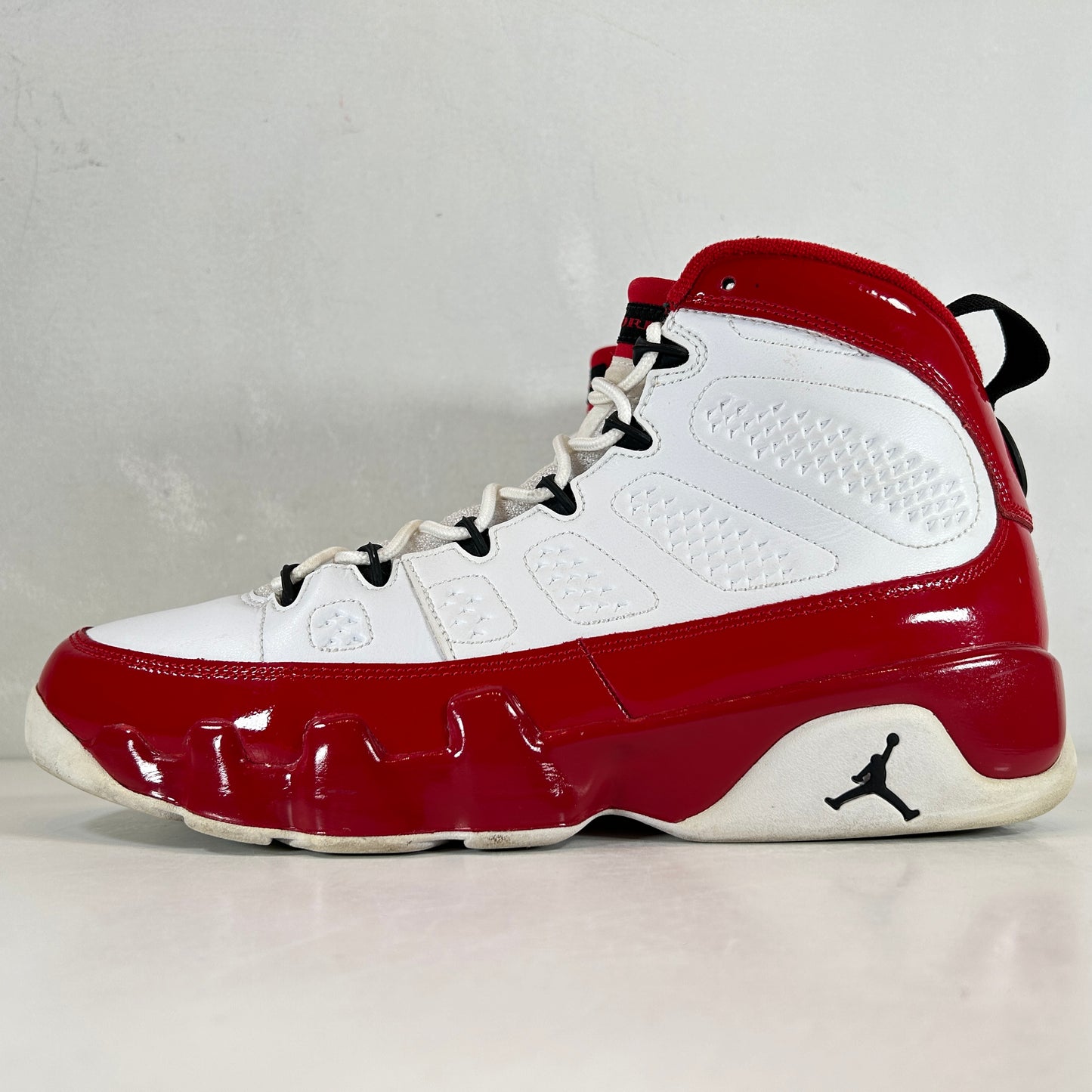 302370 160 Jordan 9 Retro White Gym Red [USED] - 10 M (Used) (No Box)