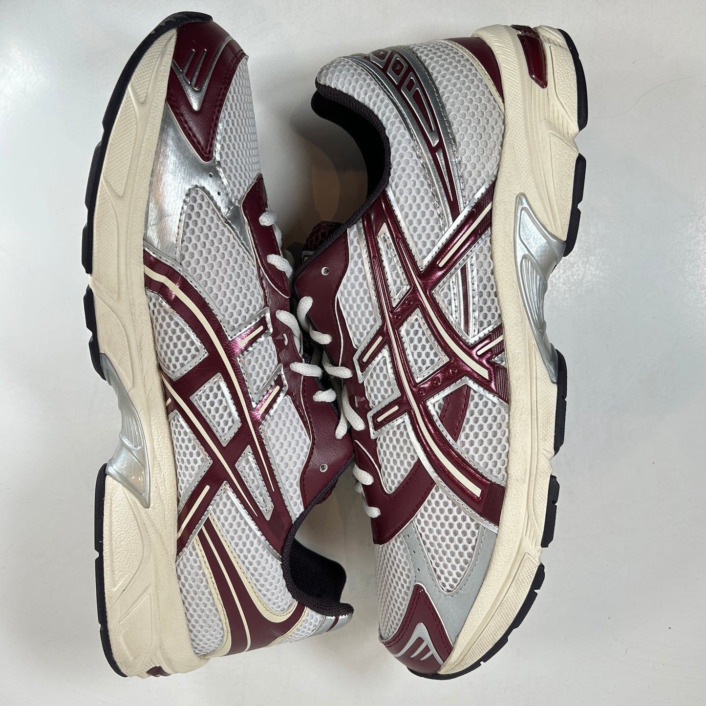 1203A685 100 ASICS Gel-1130 White Maroon Banner [USED] - 14 M (Used)