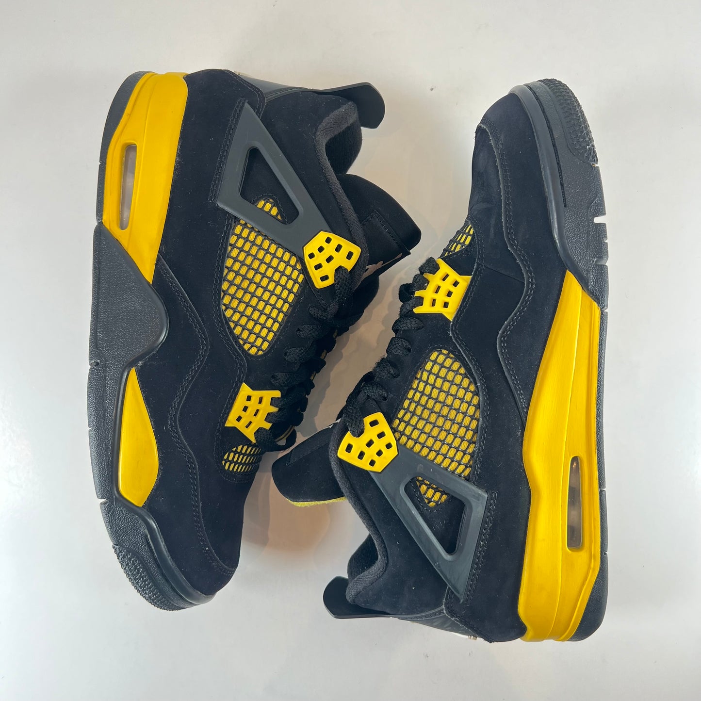 DH6927 017 Jordan 4 Retro Thunder [USED] - 9 M (Used)