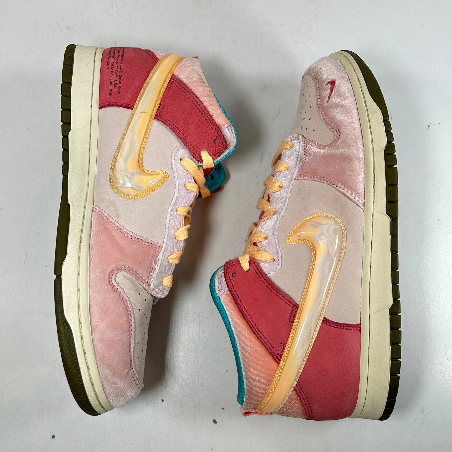 DJ1173 600 Nike Dunk Mid Social Status Free Lunch Strawberry Milk [USED] - 11 M (Used)