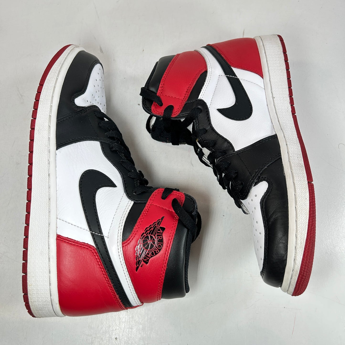 555088 125 Jordan 1 Retro Black Toe (2016) [USED] - 9.5 M (Used)