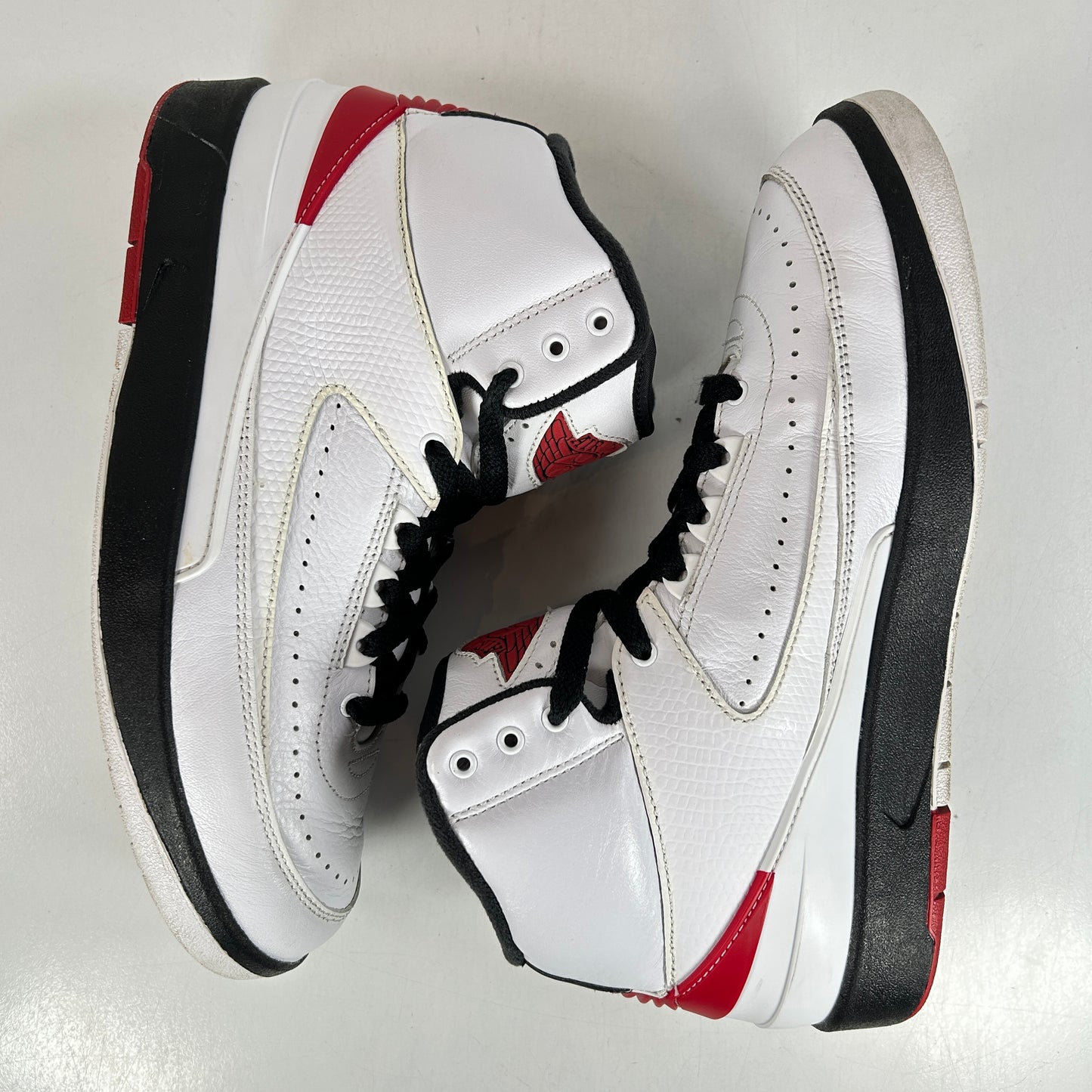 DX2454 106 Jordan 2 Retro OG Chicago (2022) [USED] - 8.5 M (Used4)