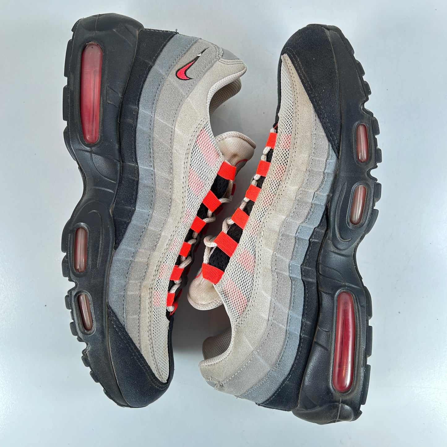 609048 106 Nike Air Max 95 Solar Red (2018) [USED] - 10.5 M (Used)