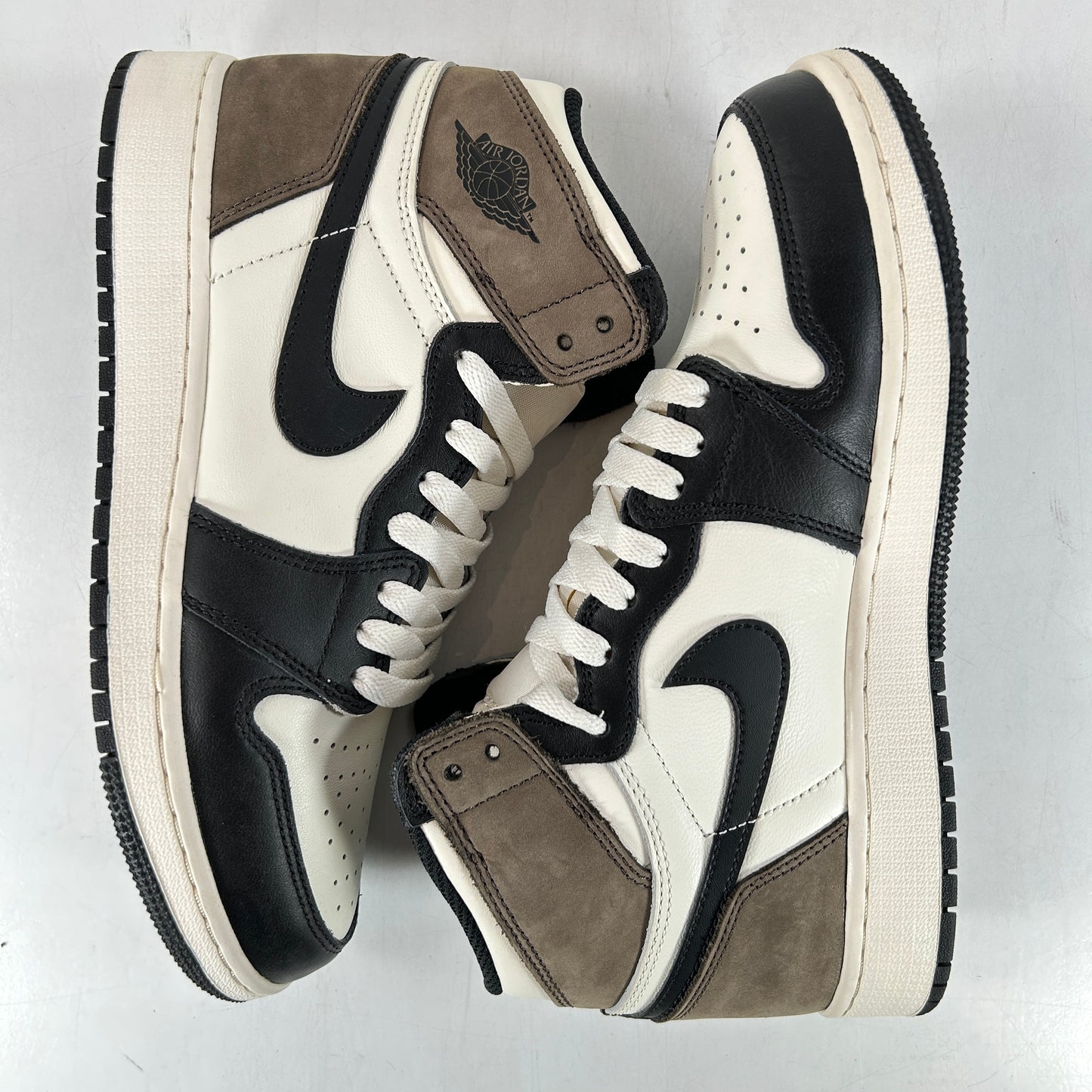 575441 105 Jordan 1 Mocha (GS) [USED] - 6.5 Y (VNDS)