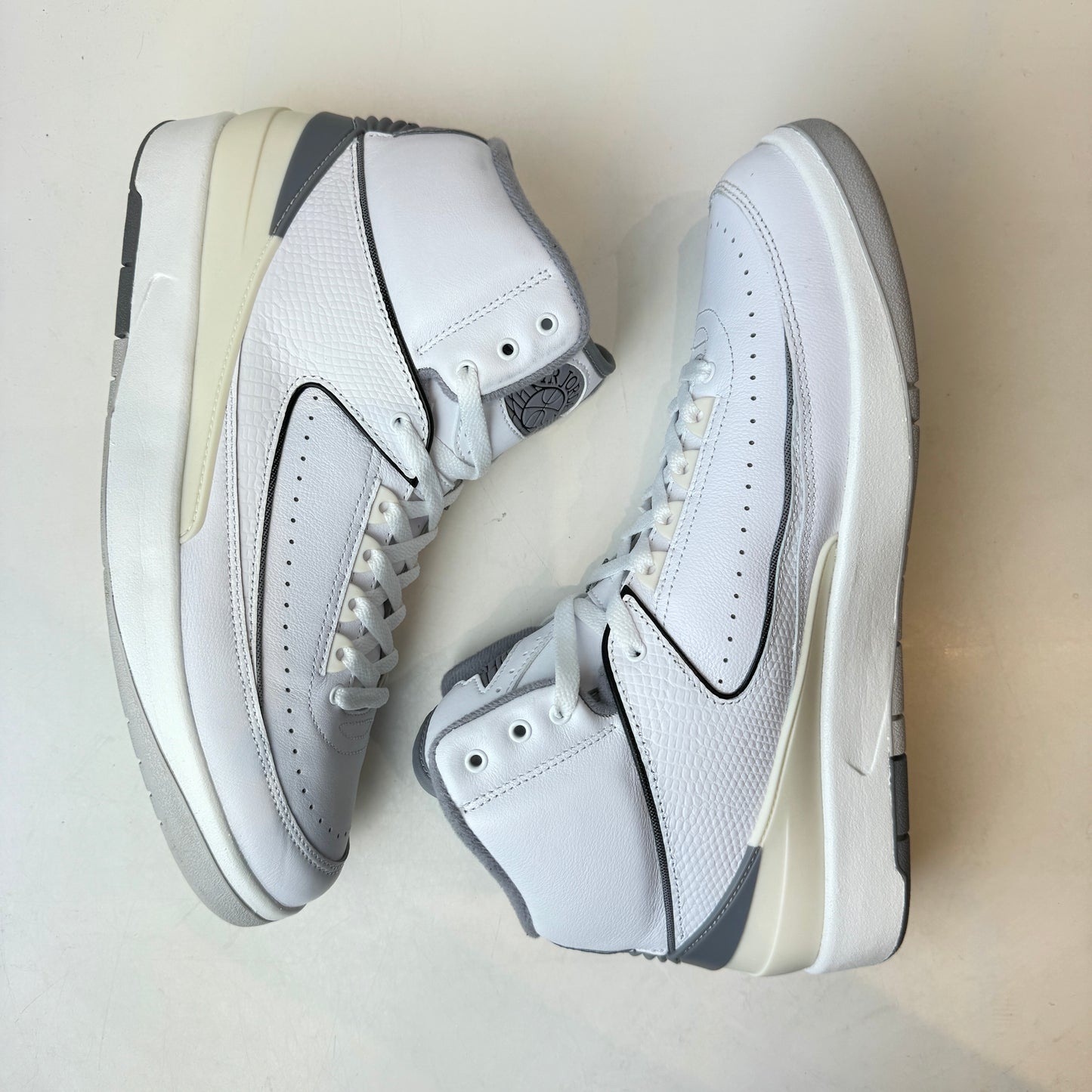 DR8884 100 Jordan 2 Retro Cement Grey [USED] - 11 M (Used)