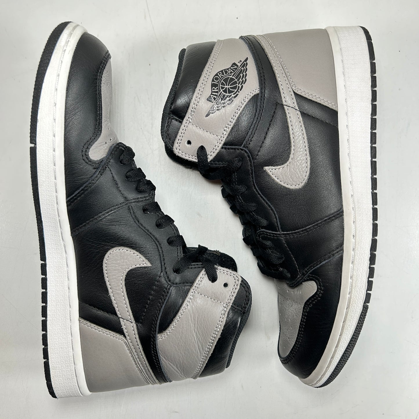 555088 013 Jordan 1 Sombra (2018)