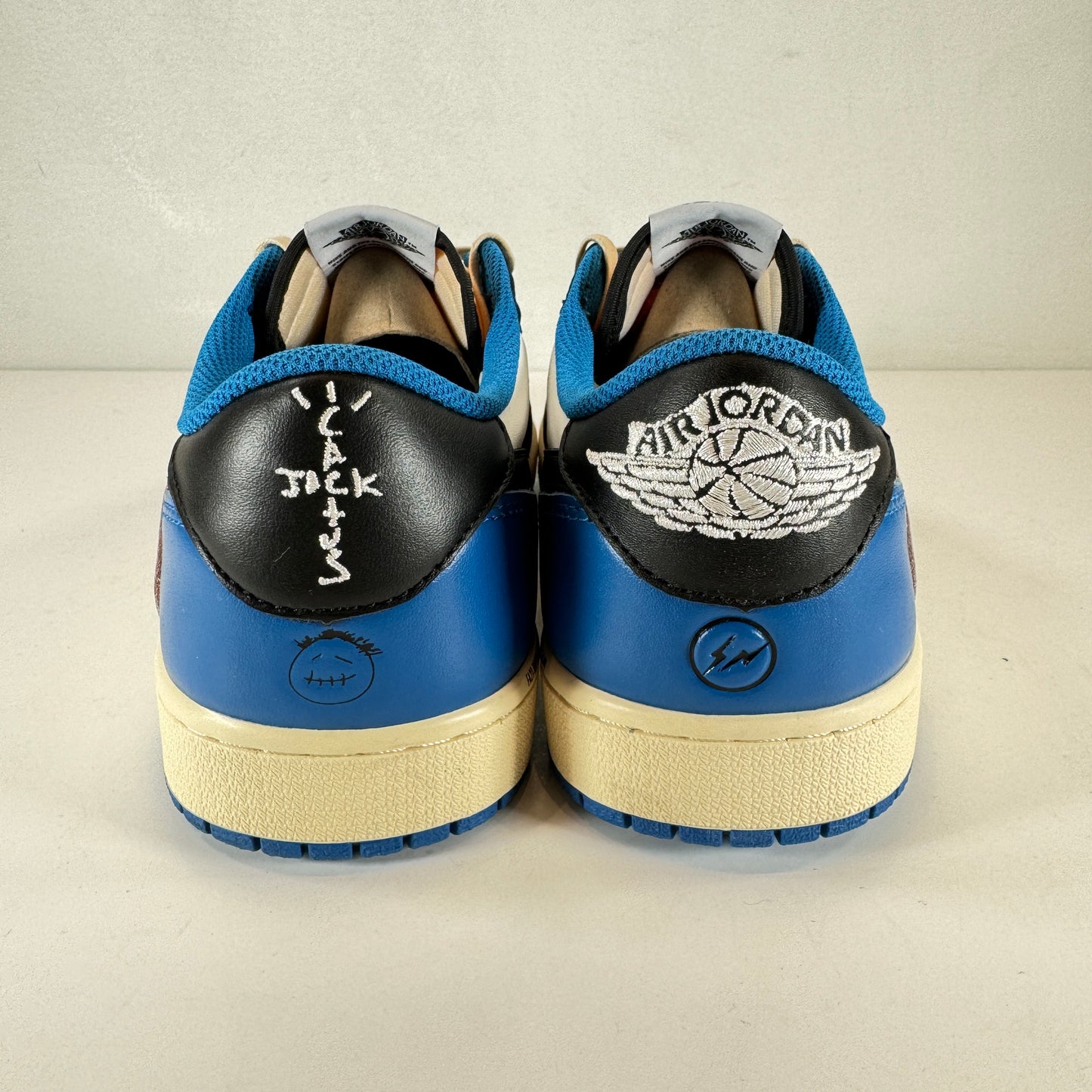 DM7866 140 Jordan 1 Low Fragment x Travis Scott [USED] - 10.5 M (VNDS)