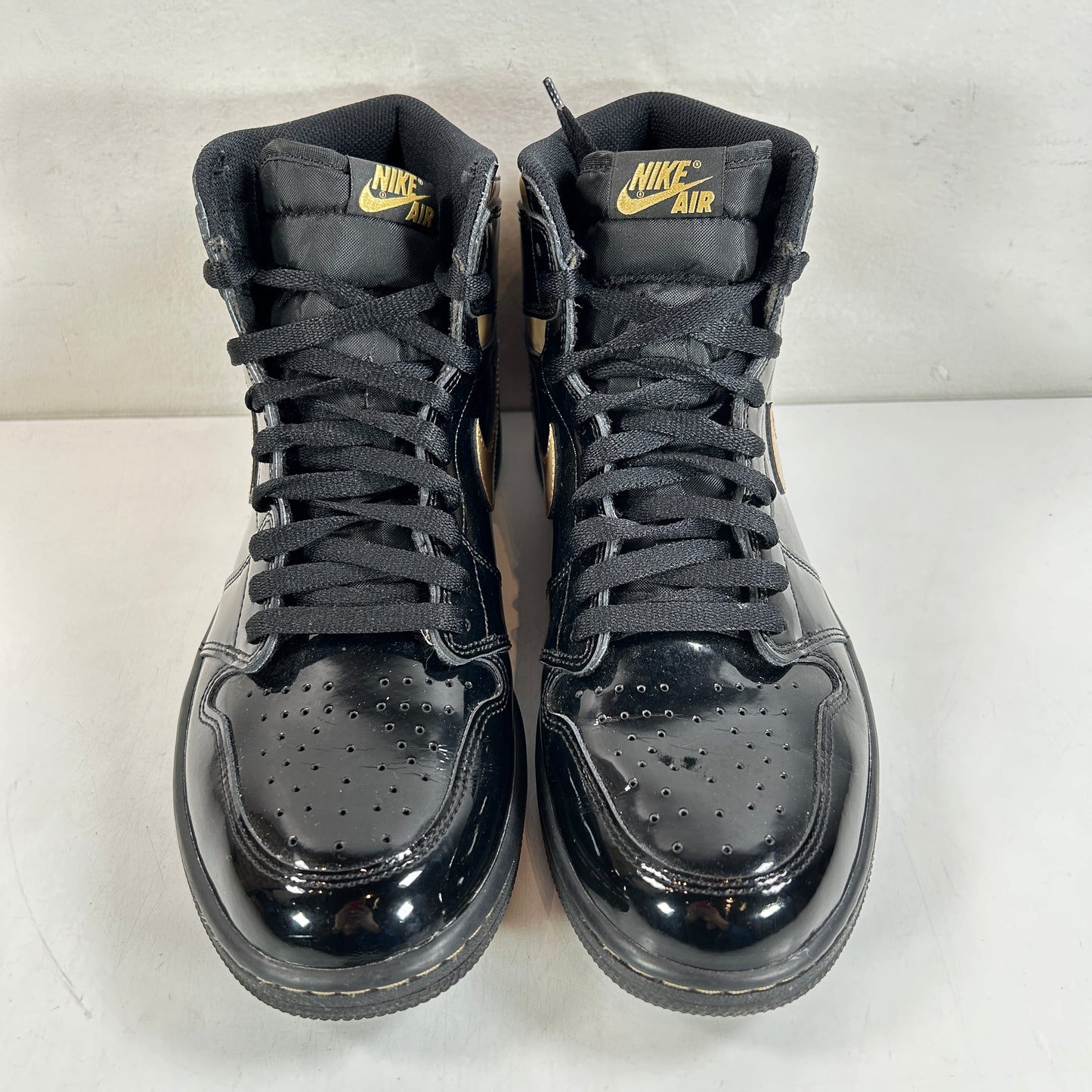 555088 032 Jordan 1 Black/Gold [USED] - 10.5 M (Used) (No Box)