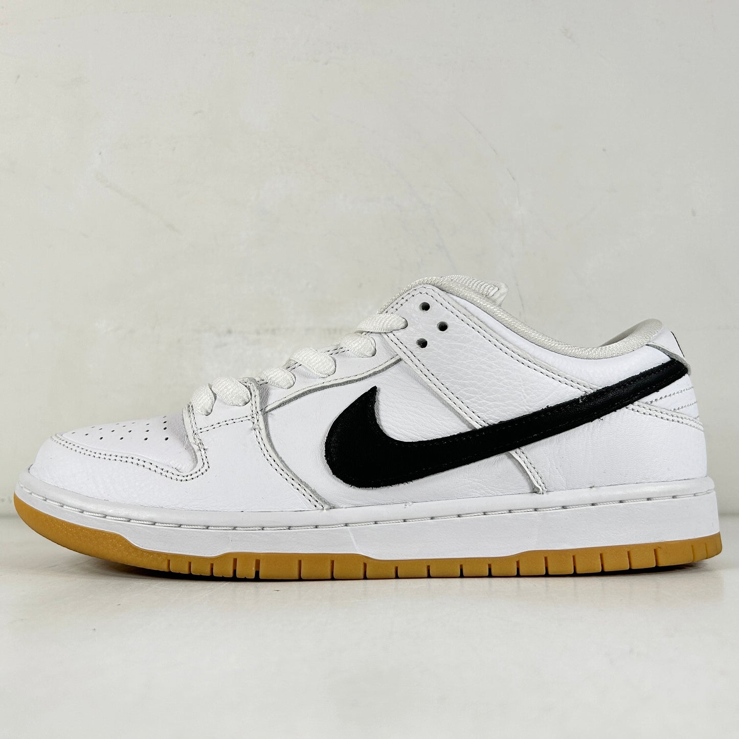 CD2563 101 Nike SB Dunk Low Pro White Gum [USED] - 9.5 M (Used)