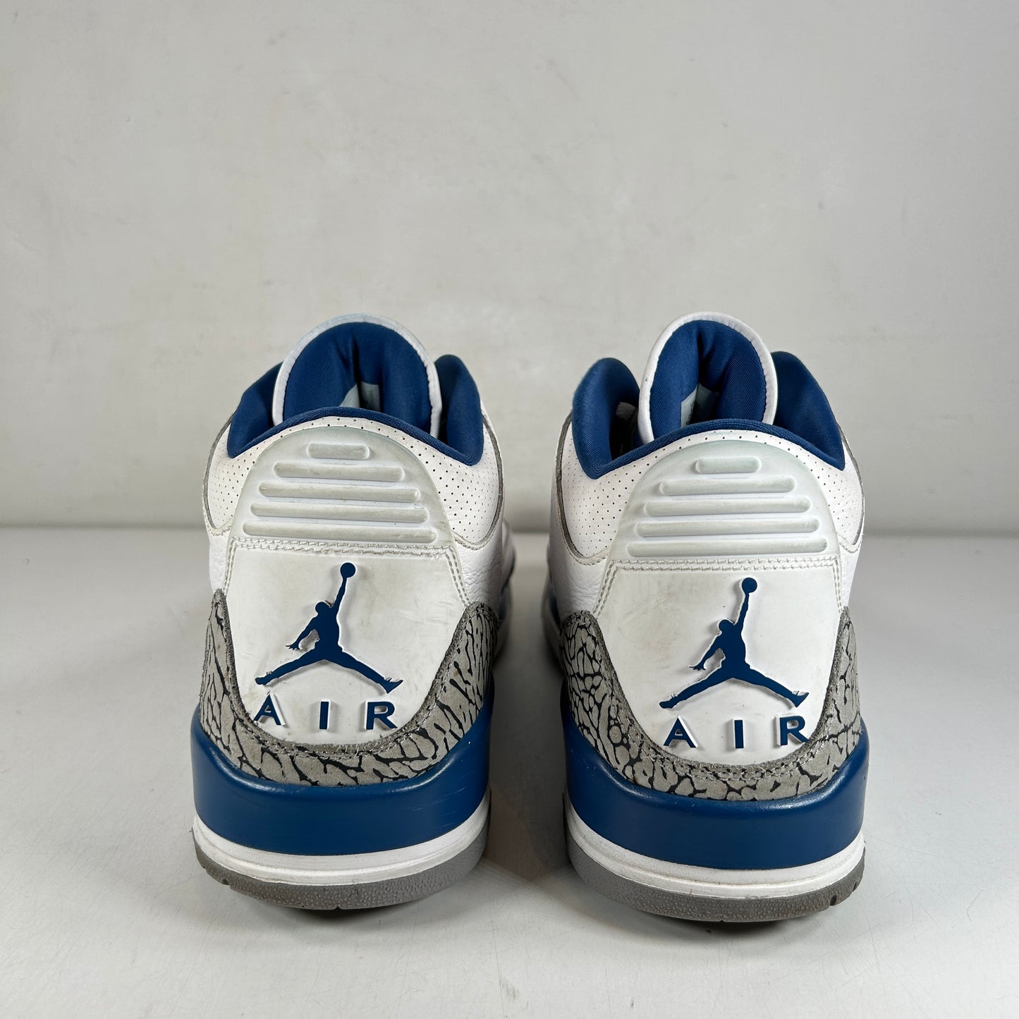 CT8532 148 Jordan 3 Retro Magos