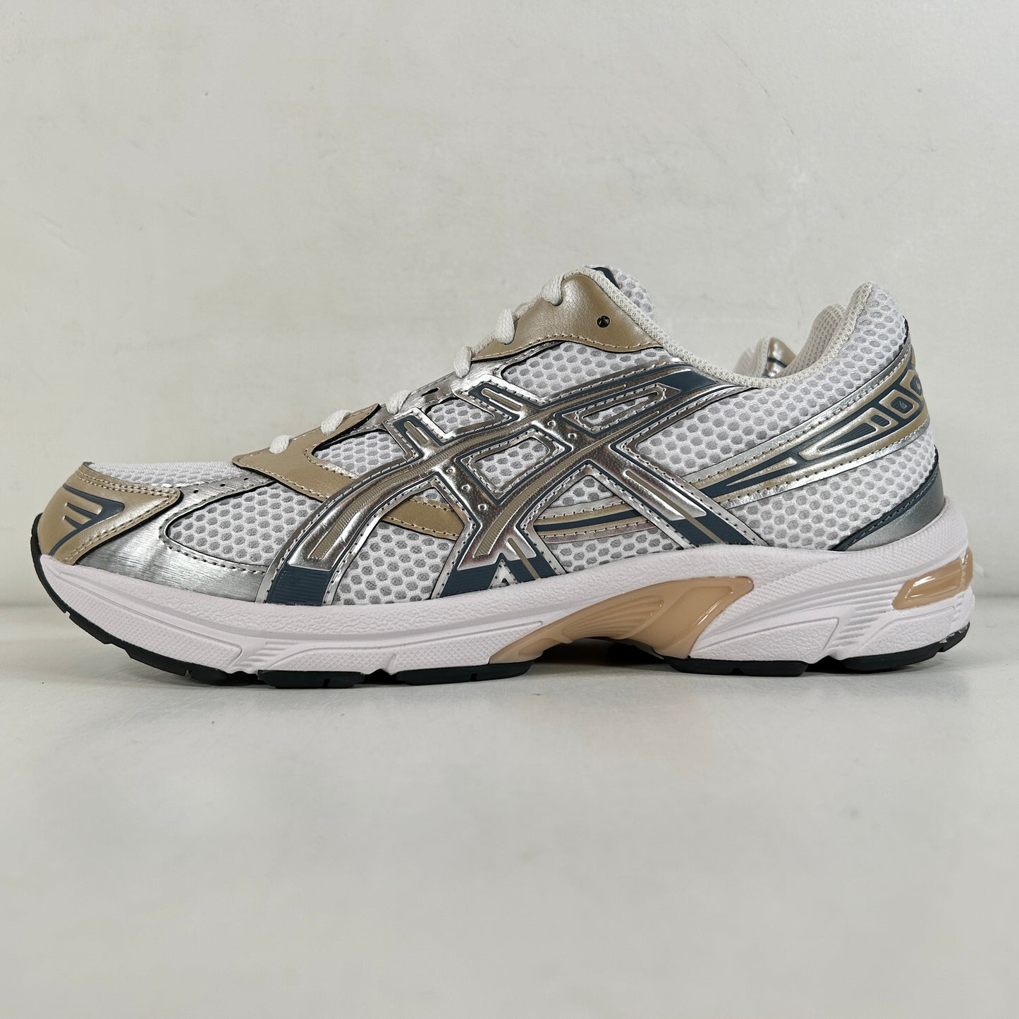 1201A256 117 ASICS Gel-1130 White Wood Crepe [USED] - 9 M (Used)