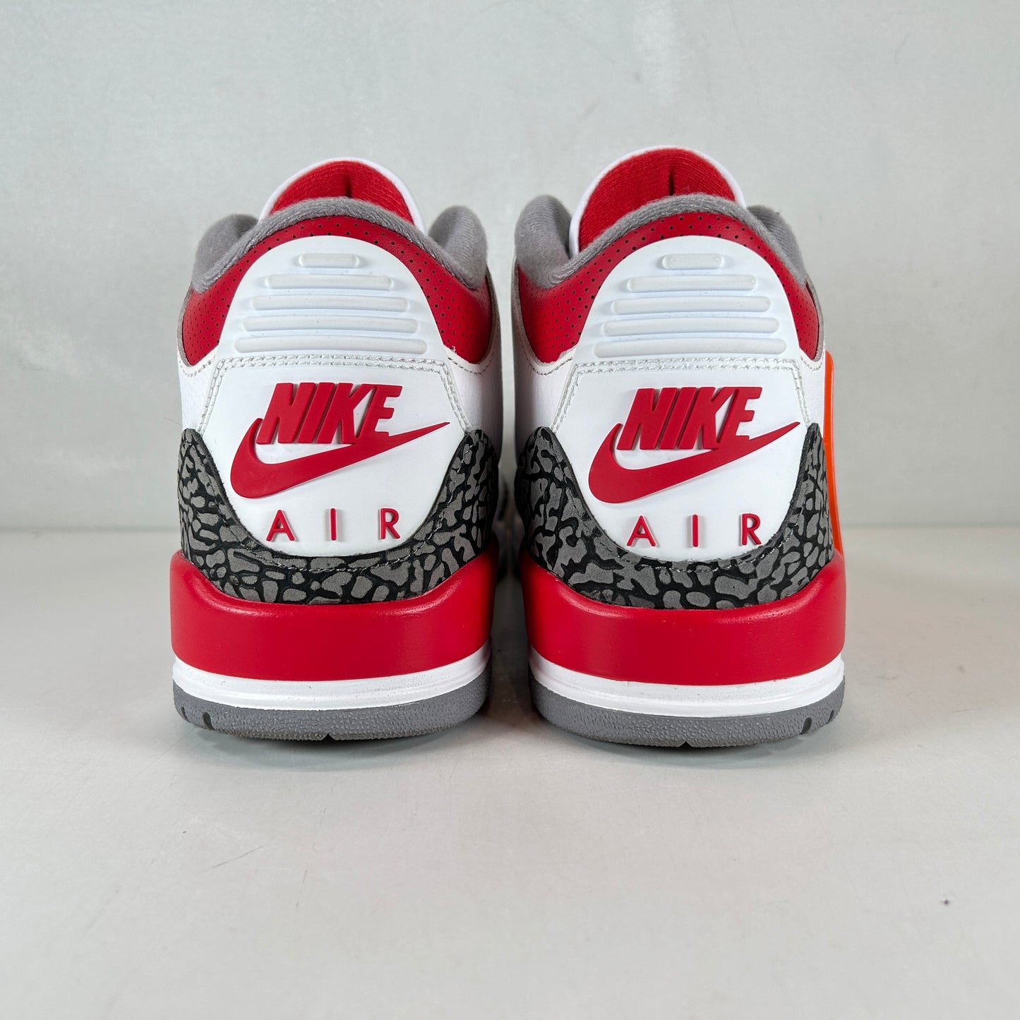 DN3707 160 Jordan 3 Retro Fire Red (2022) [USED] - 8 M