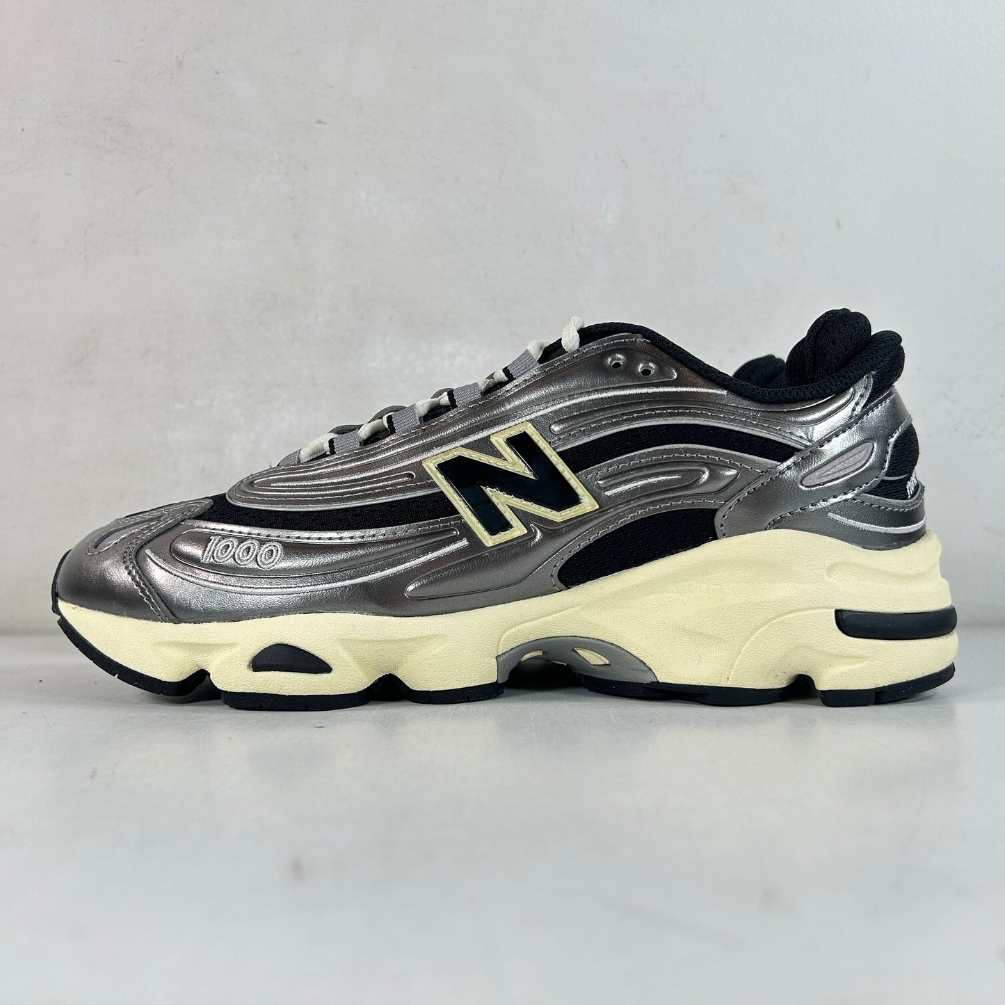 M1000SL New Balance 1000 Silver Metallic [USED] - 8 M (Used)