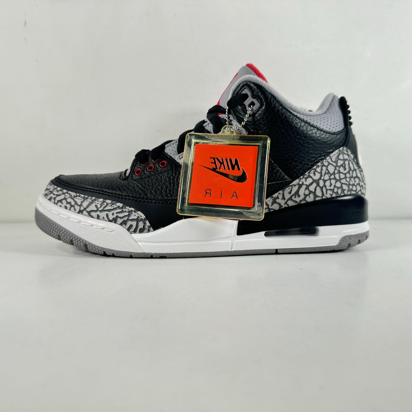 854262 001 Jordan 3 Black Cement 2018 [USED] - 8 M (Used2)