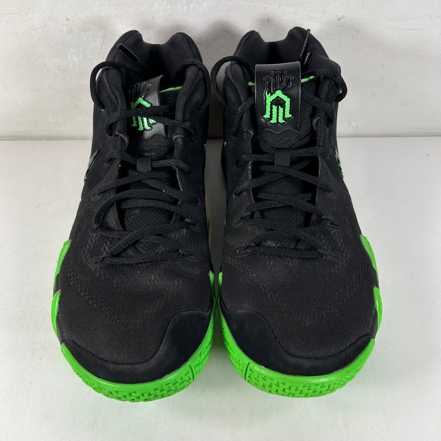 943806 012 Nike Kyrie 4 Halloween [USED] - 9.5 M (Used) (No Box)