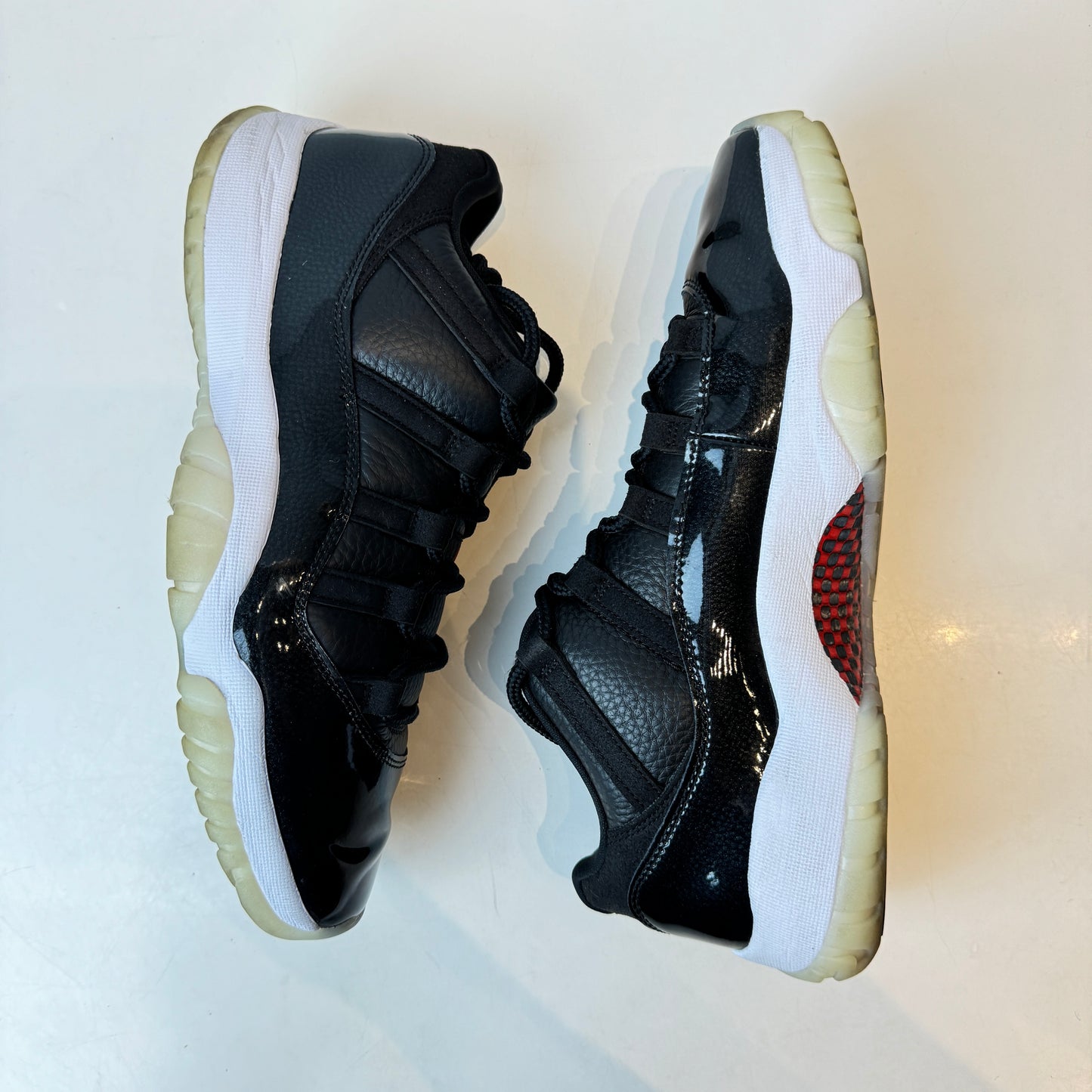 AV2187 001 Jordan 11 Retro Low 72-10 [USED] - 10.5 M (Used2)