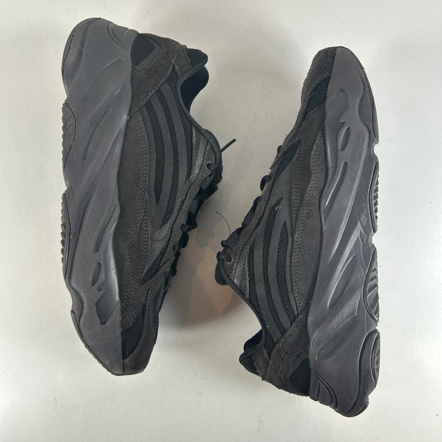 FU6684 Adidas Yeezy Boost 700 V2 Vanta [USED] - 9 M (Used)