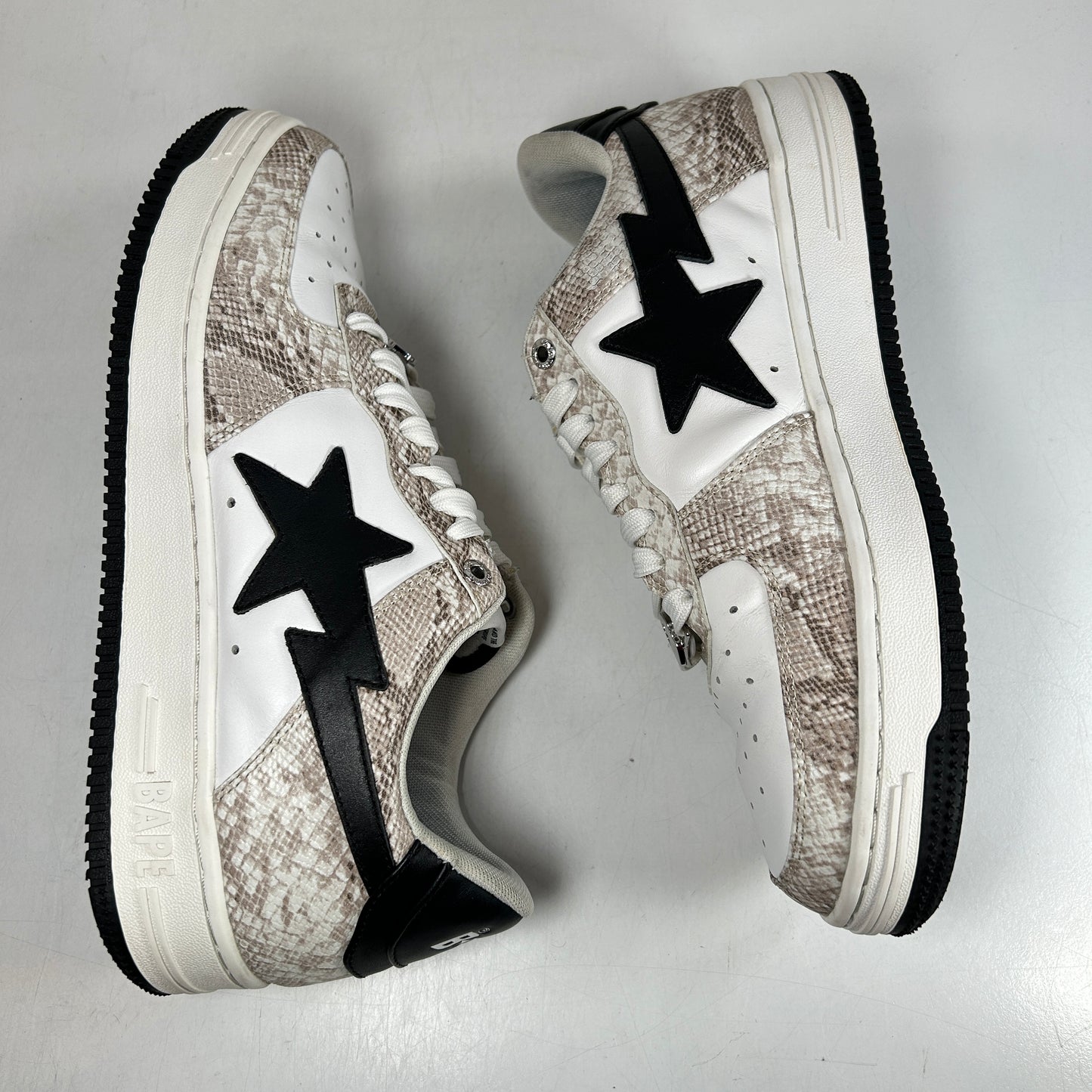 001FWI801009M_BEI A Bathing Ape Bape Sta Snake Skin Beige [USED] - 10 M (Used)