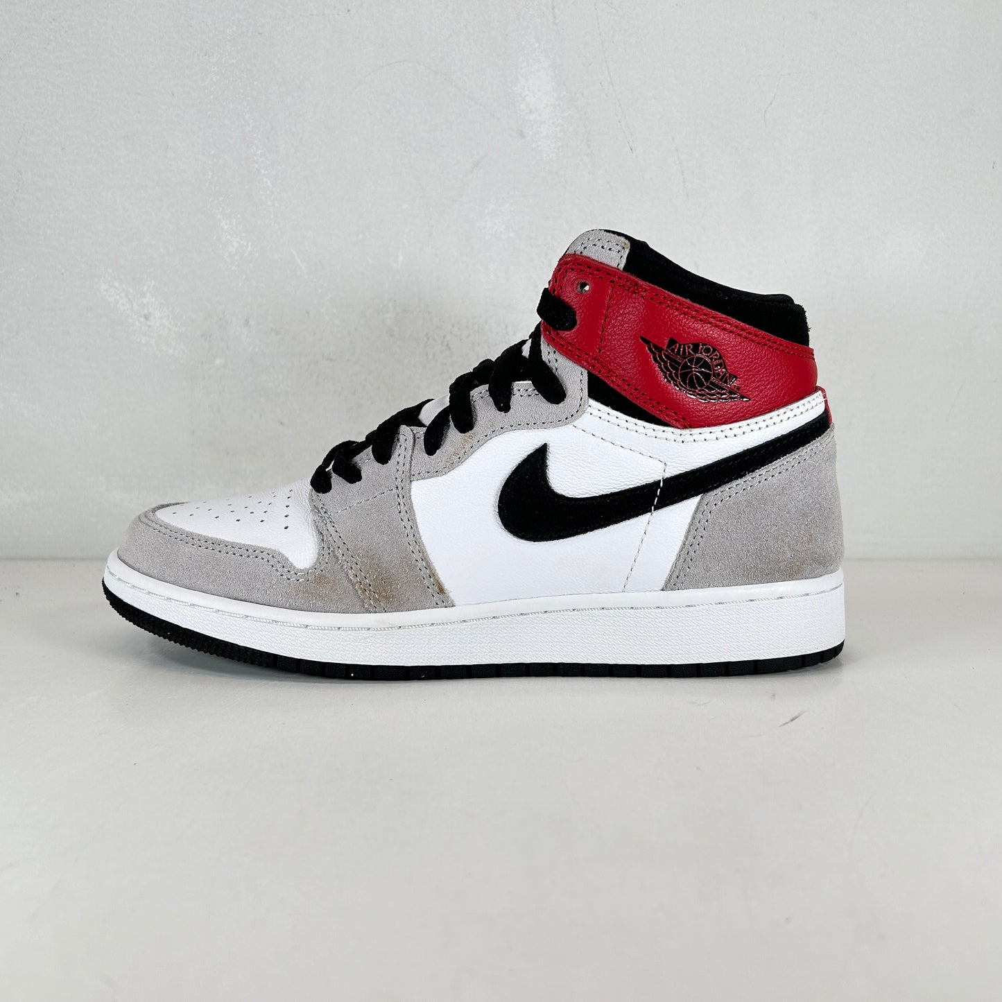 575441 126 Jordan 1 Retro High Light Smoke Grey (GS) [USED] - 6 Y (Used)
