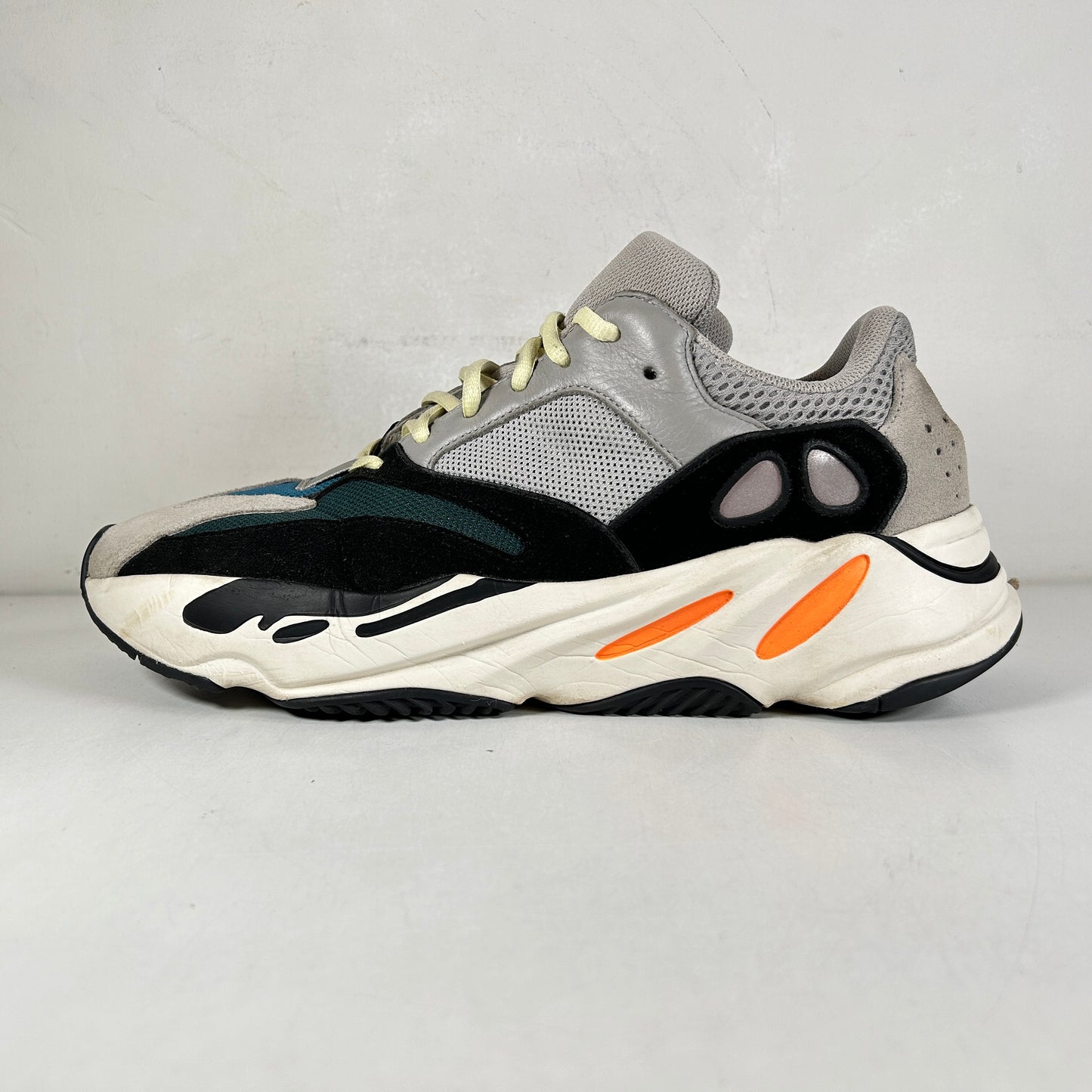 B75571 Yeezy 700 Wave Runner [USED] - 12.5 M (Used) (No Box)