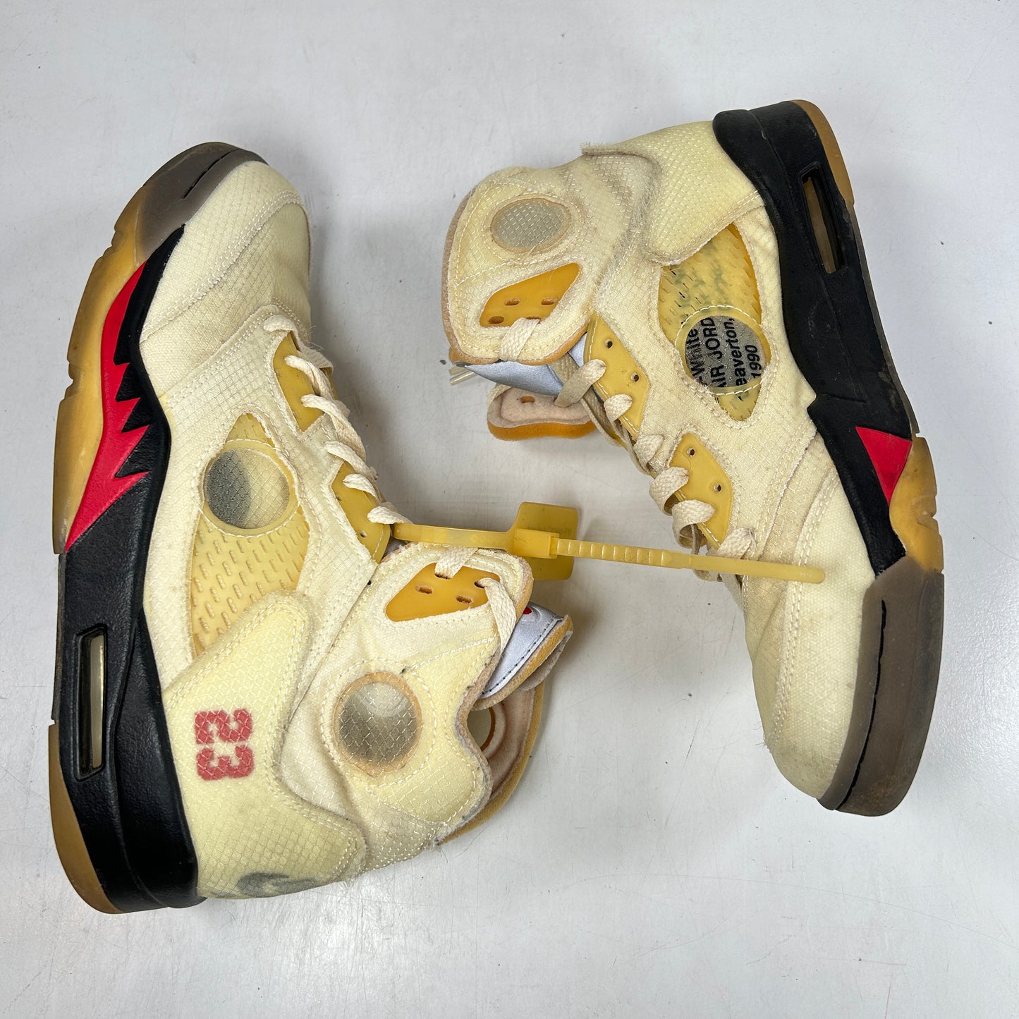 DH8565 100 Jordan 5 Off-White Sail [USED] - 8.5 M (Used)