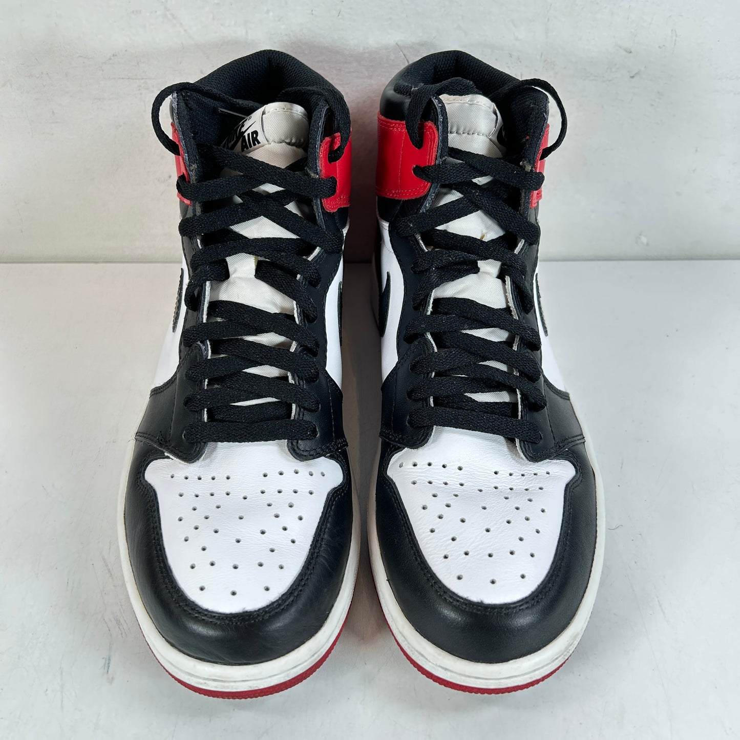 555088 125 Jordan 1 Retro Black Toe (2016) [USED] - 9.5 M (Used)