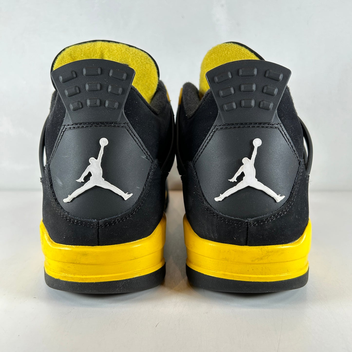 DH6927 017 Jordan 4 Retro Thunder [USED] - 9.5 M (Used)